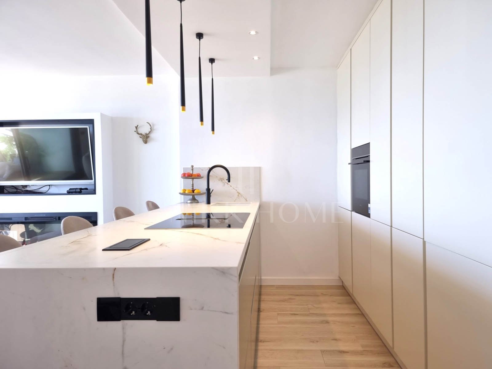 Step into coastal luxury with this exceptional 1-bedroom, 70 m² beachfront apartment, located in the prestigious Miraflores community on the Costa del Sol. Immaculately refurbished to the highest standards, this rare gem offers...