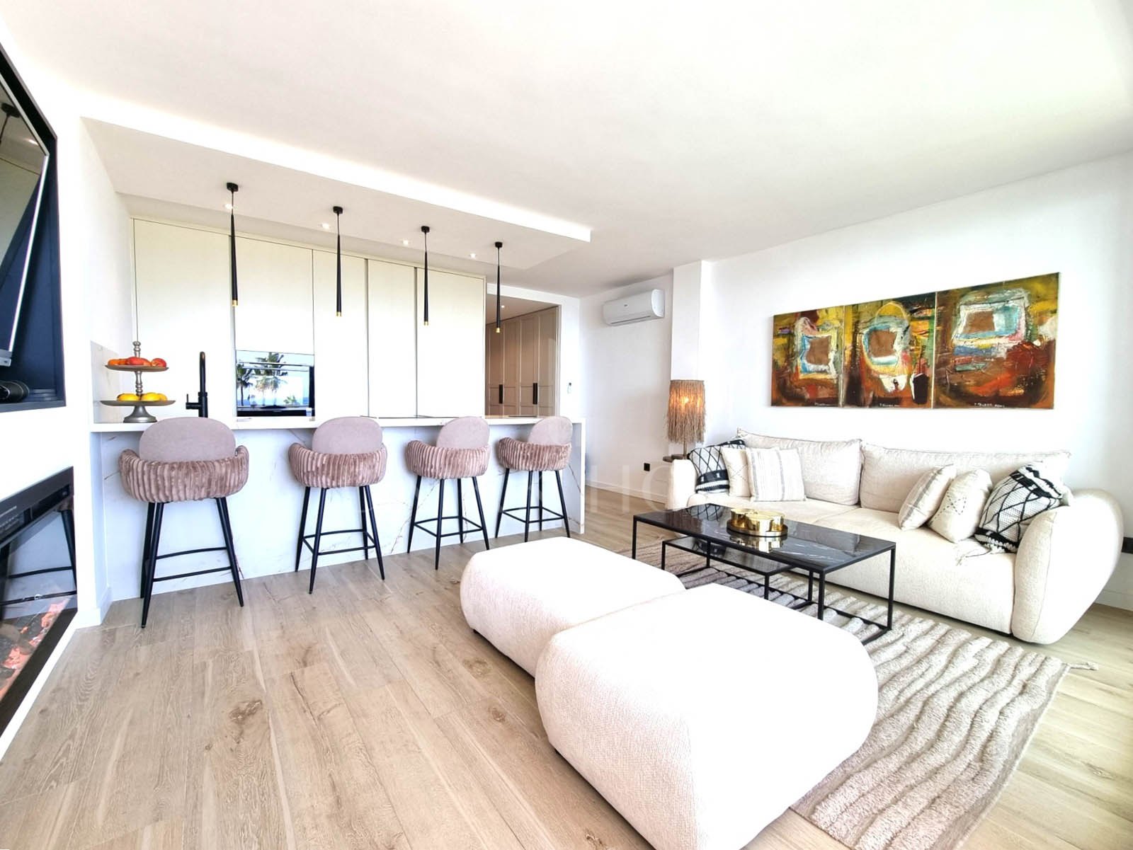 Step into coastal luxury with this exceptional 1-bedroom, 70 m² beachfront apartment, located in the prestigious Miraflores community on the Costa del Sol. Immaculately refurbished to the highest standards, this rare gem offers...