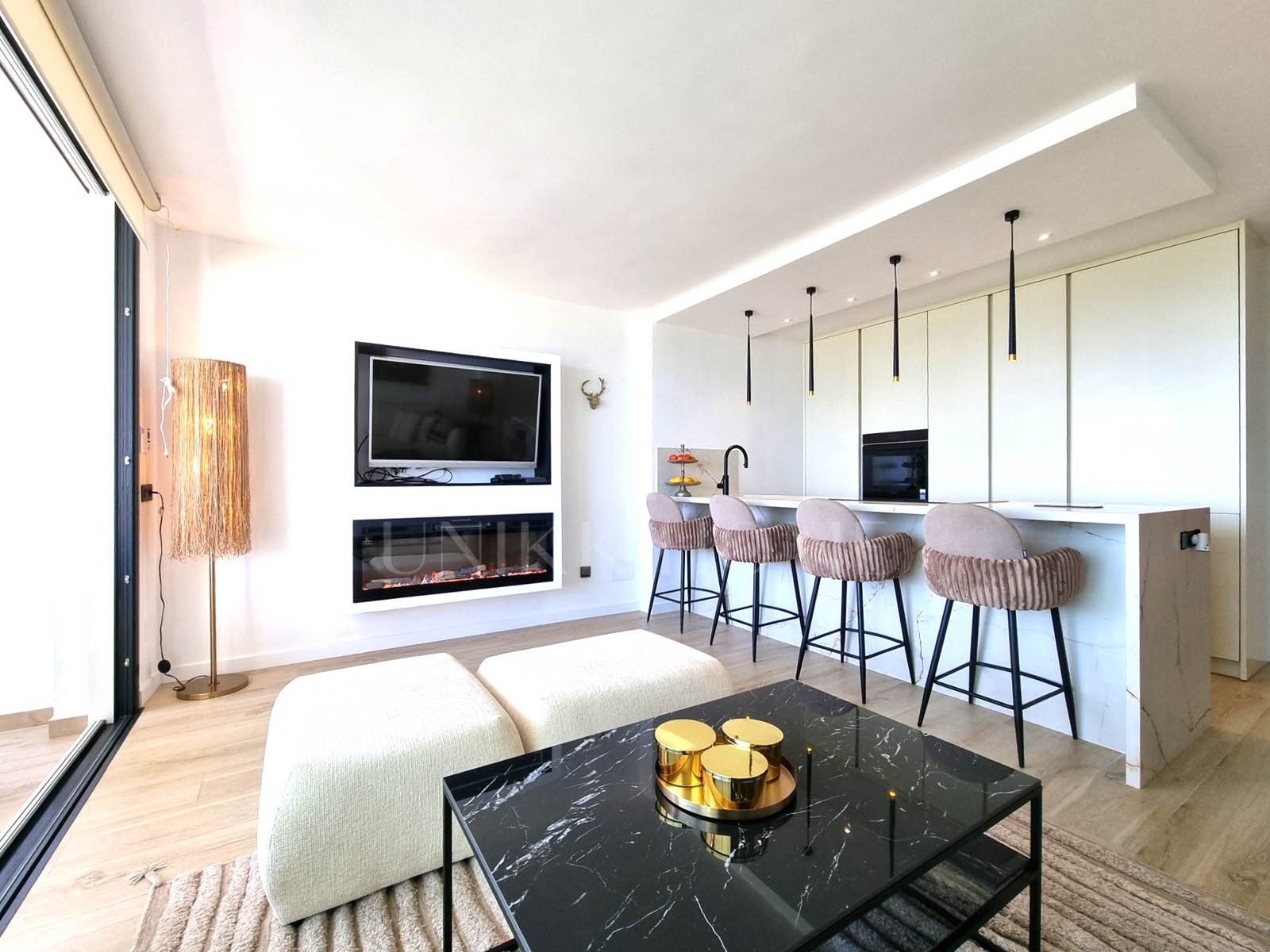 Step into coastal luxury with this exceptional 1-bedroom, 70 m² beachfront apartment, located in the prestigious Miraflores community on the Costa del Sol. Immaculately refurbished to the highest standards, this rare gem offers...