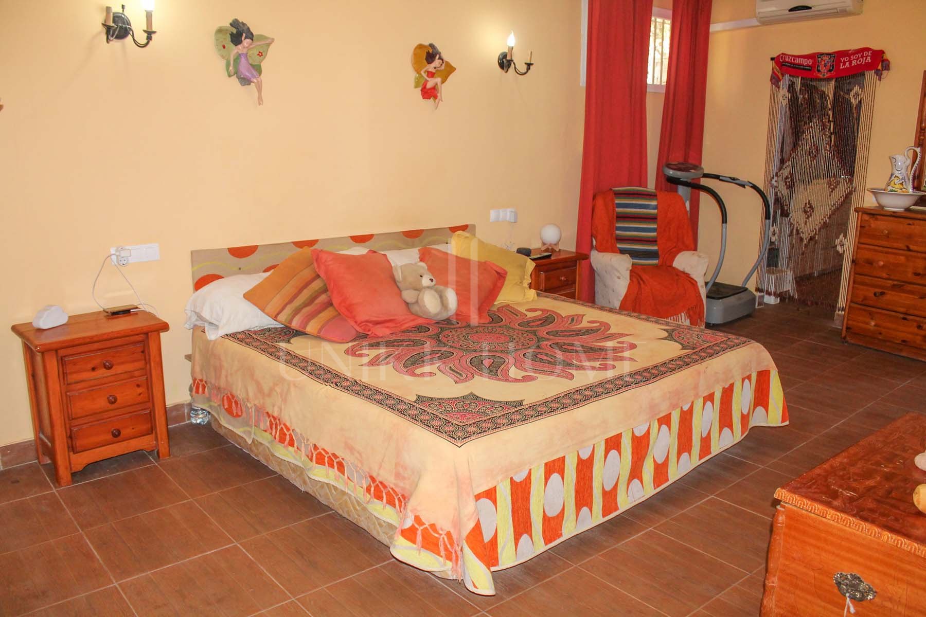 This spectacular Villa is located in a fantastic area of ​​Alhaurín and it is an opportunity not to be missed.It is composed of a living room with plenty of space and fully furnished, a...