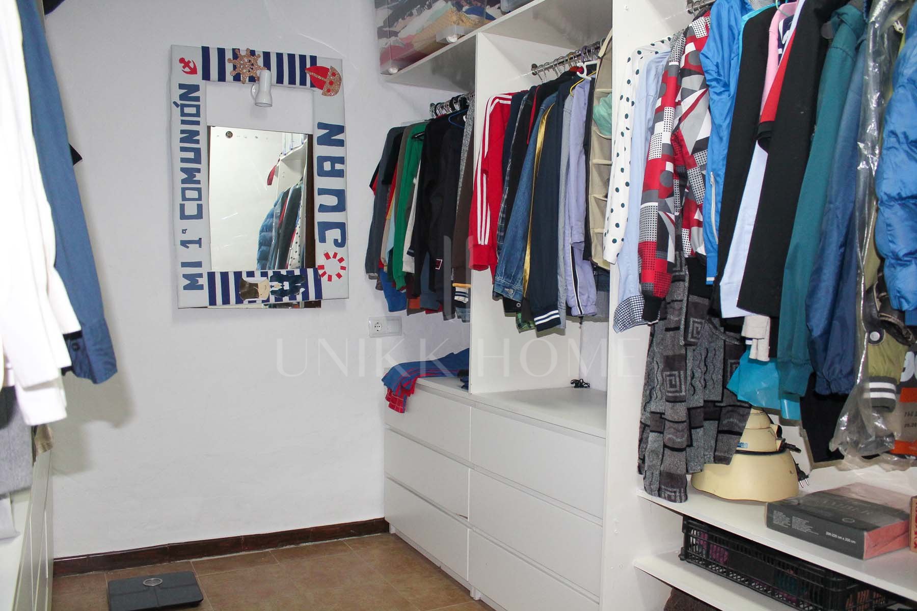 This spectacular Villa is located in a fantastic area of ​​Alhaurín and it is an opportunity not to be missed.It is composed of a living room with plenty of space and fully furnished, a...