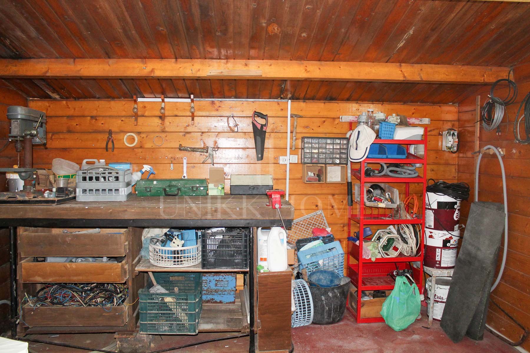 This spectacular Villa is located in a fantastic area of ​​Alhaurín and it is an opportunity not to be missed.It is composed of a living room with plenty of space and fully furnished, a...