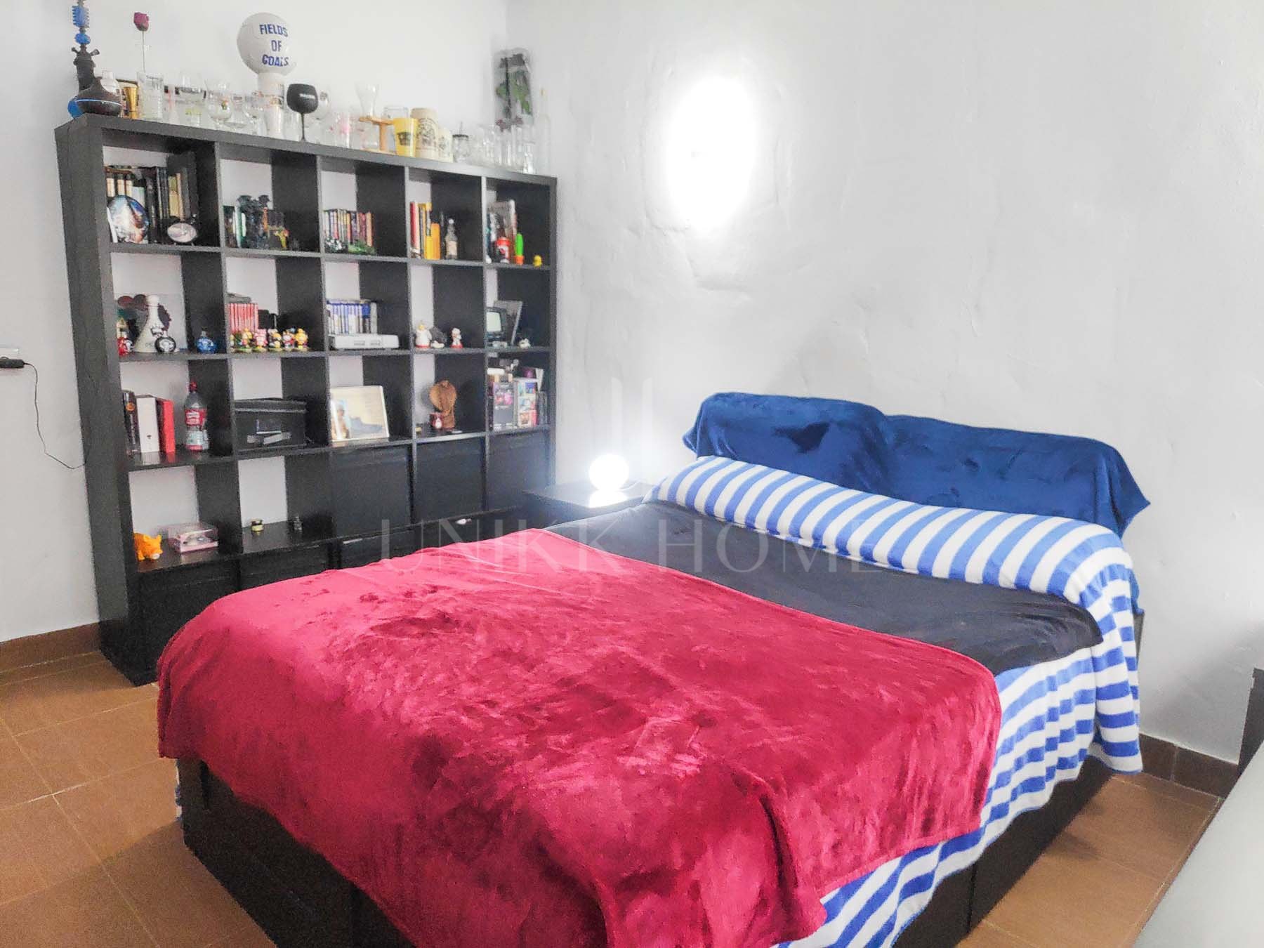 This spectacular Villa is located in a fantastic area of ​​Alhaurín and it is an opportunity not to be missed.It is composed of a living room with plenty of space and fully furnished, a...