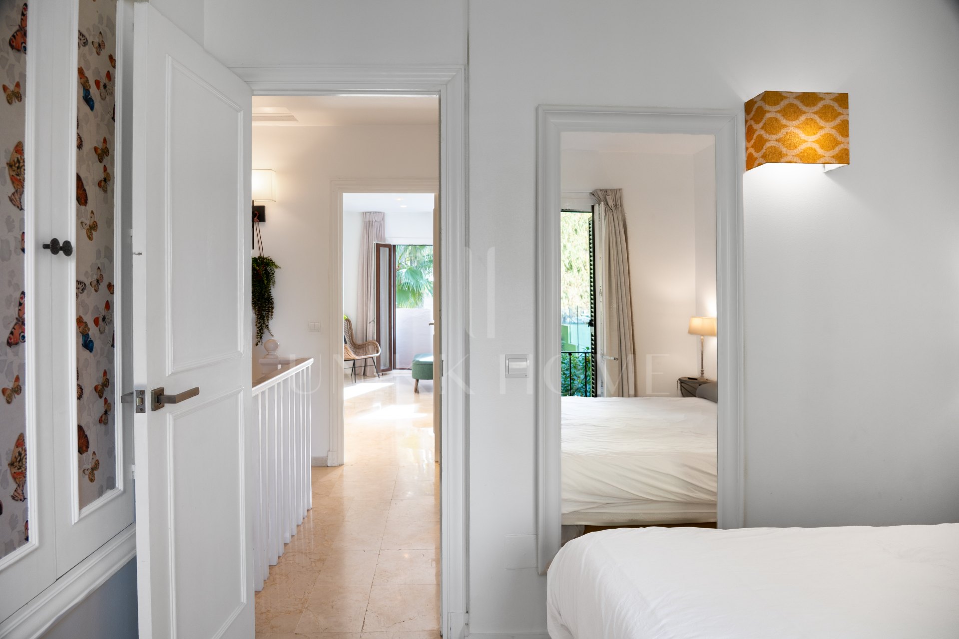 Renovated townhouse with direct private access to the beach - New Golden Mile