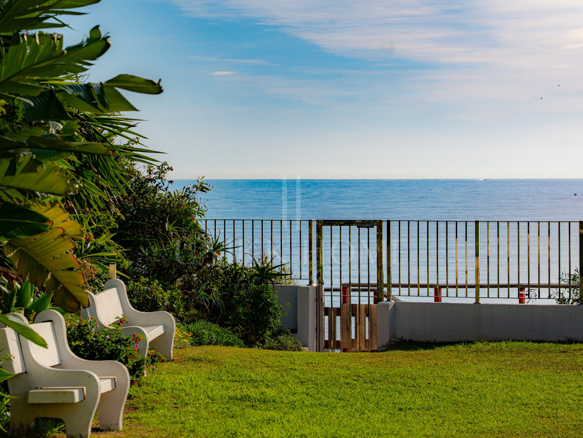 Renovated townhouse with direct private access to the beach - New Golden Mile