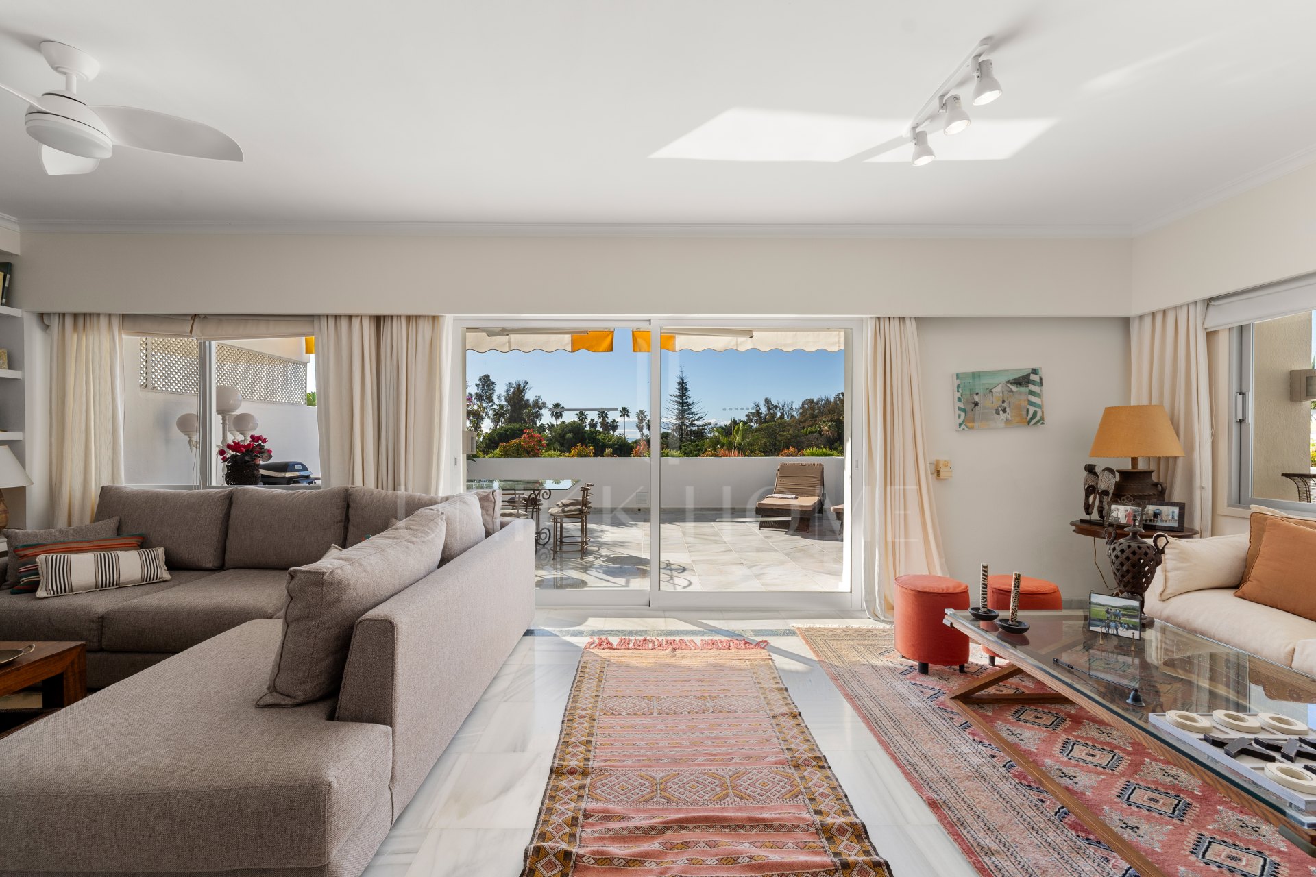 Stunning Apartment with Panoramic Sea Views in Guadalmina Baja, Marbella