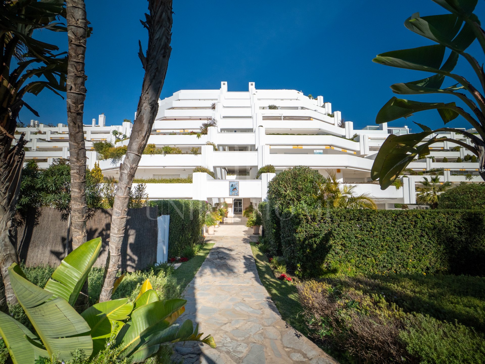 Stunning Apartment with Panoramic Sea Views in Guadalmina Baja, Marbella
