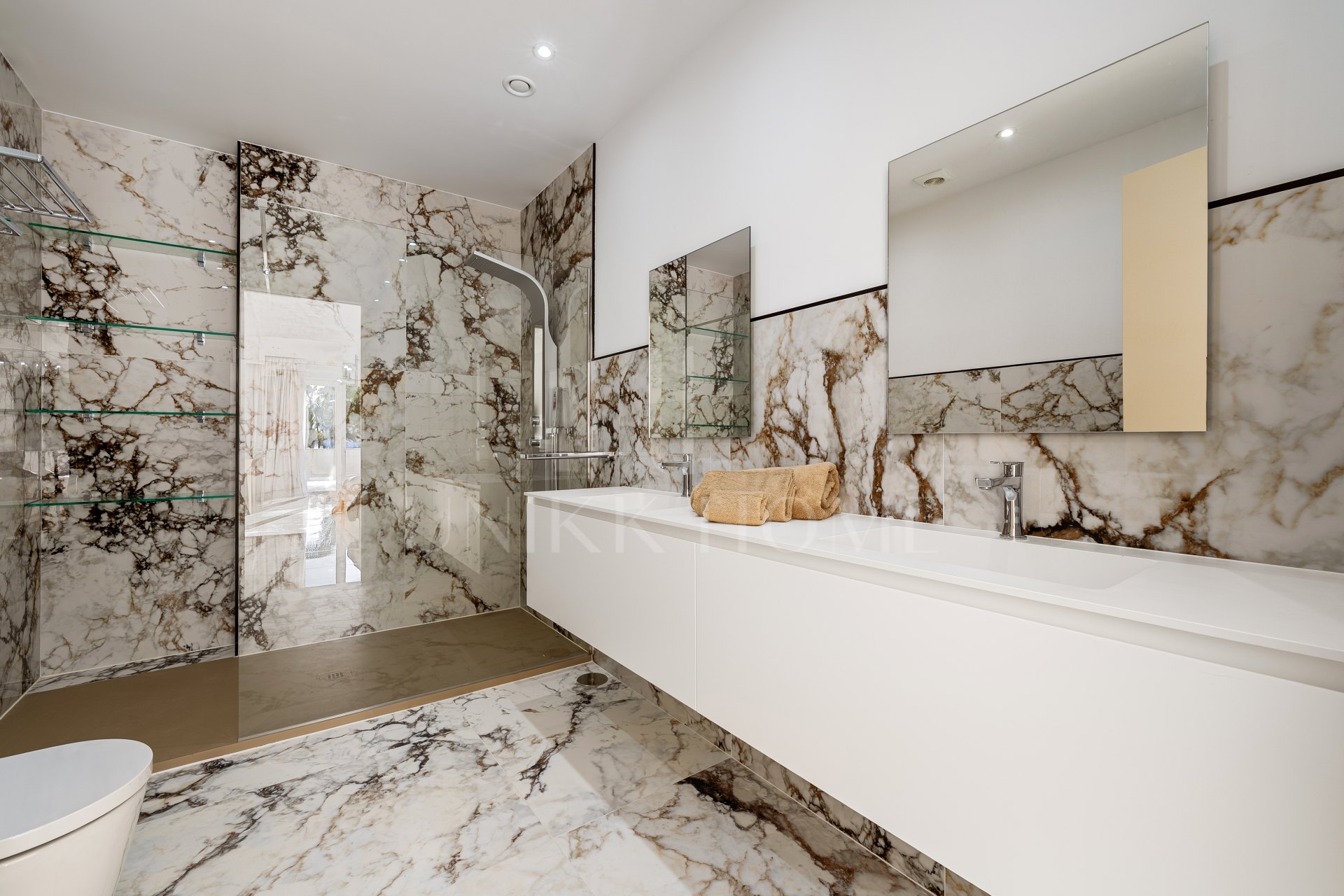 Superb modern apartment - front line beach - Puerto Banus