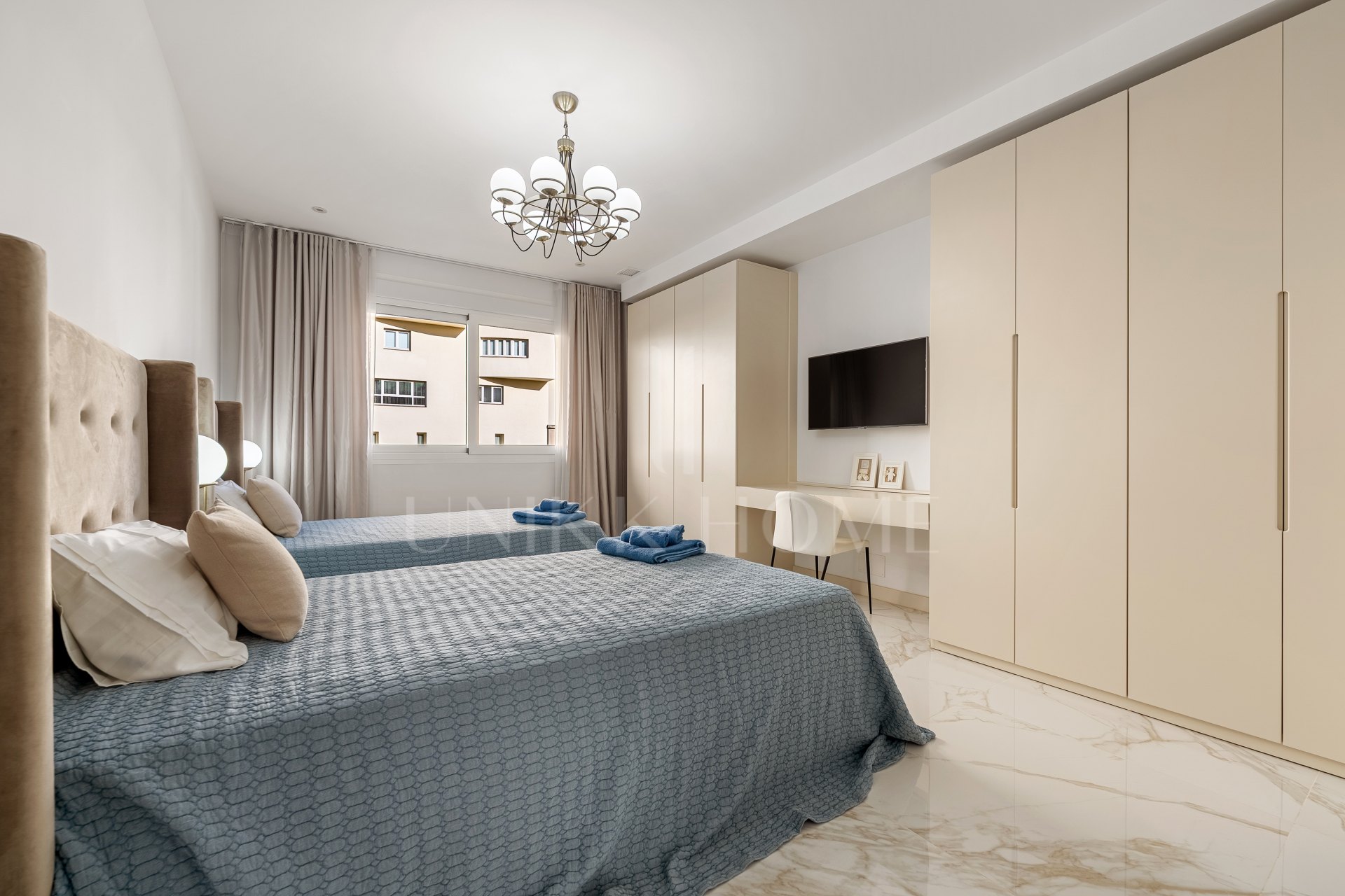 Superb modern apartment - front line beach - Puerto Banus