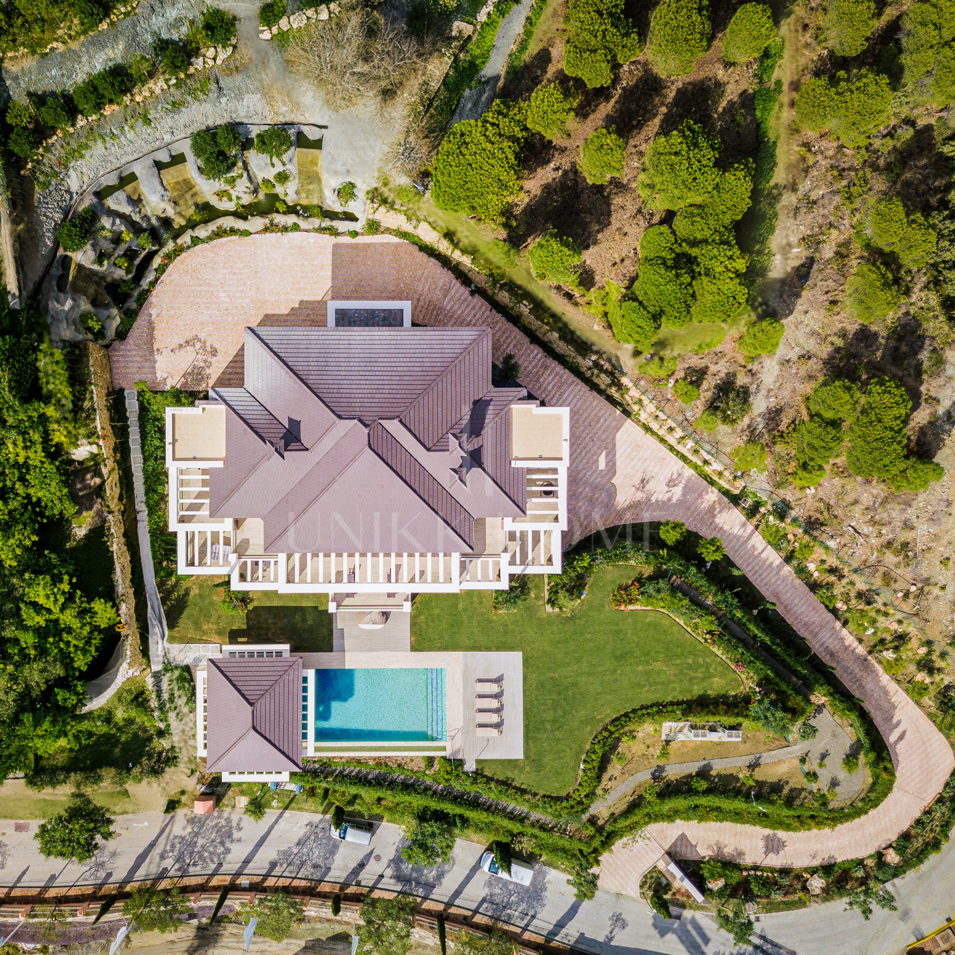 Stylish and modern luxury villa with panoramic sea views in La Reserva del Alcuzcuz, Benahavis