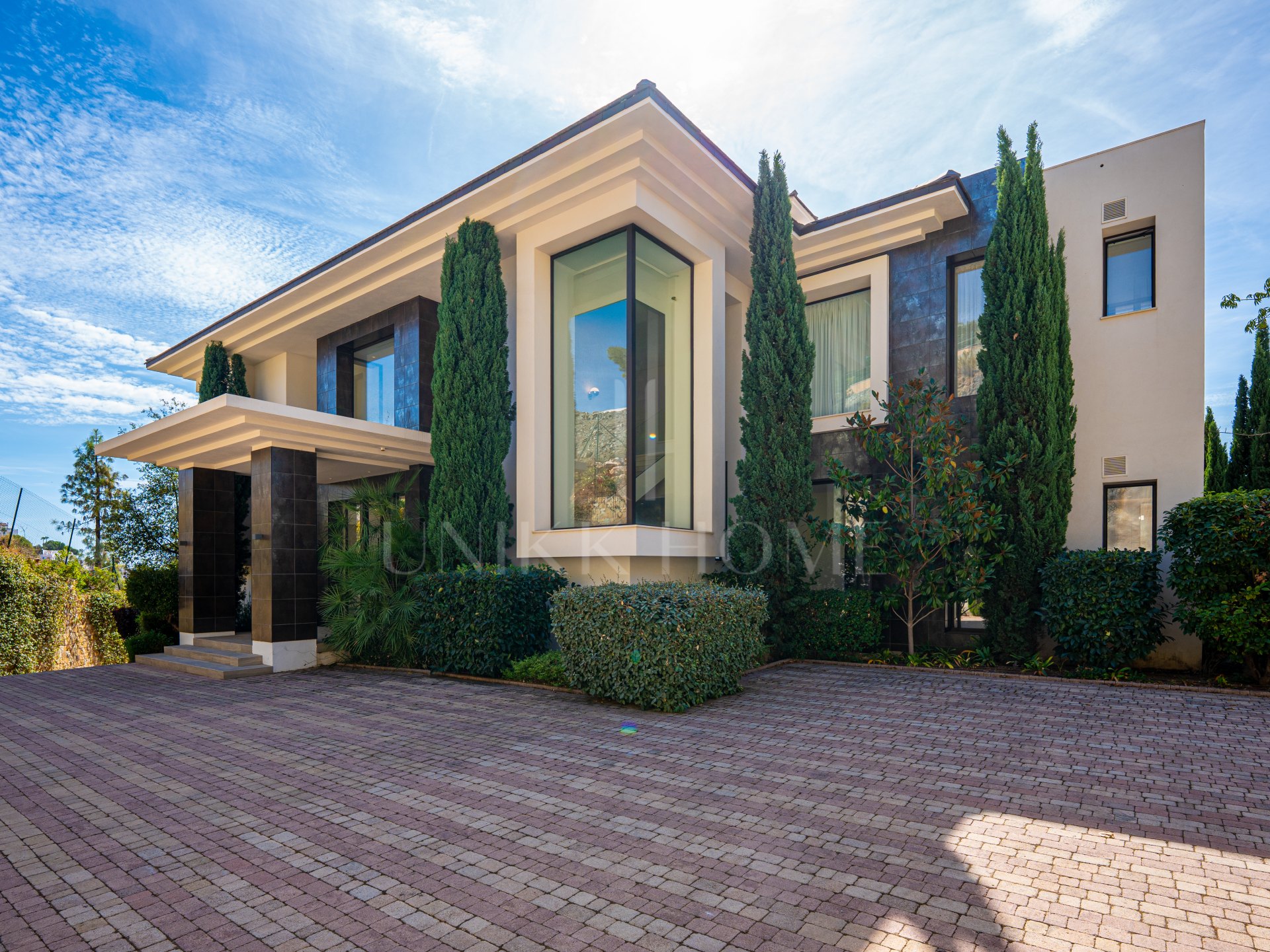 Stylish and modern luxury villa with panoramic sea views in La Reserva del Alcuzcuz, Benahavis