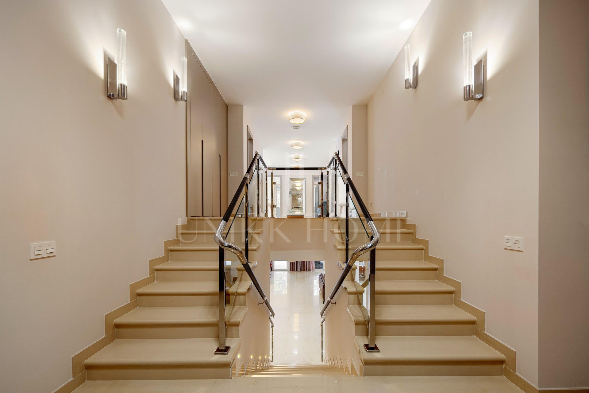 Splendid duplex in a historic residence in the center of Puerto Banus