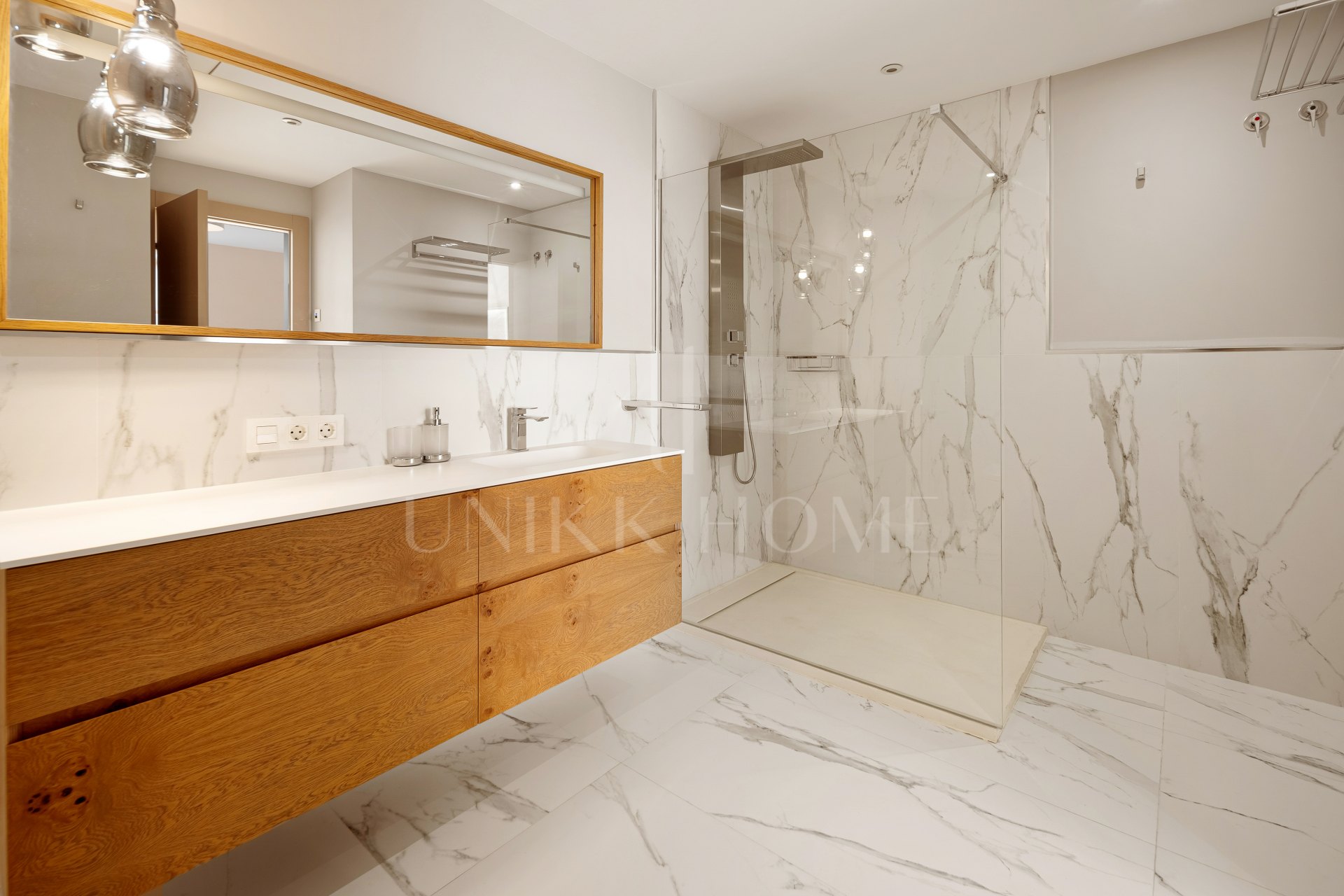 Splendid duplex in a historic residence in the center of Puerto Banus