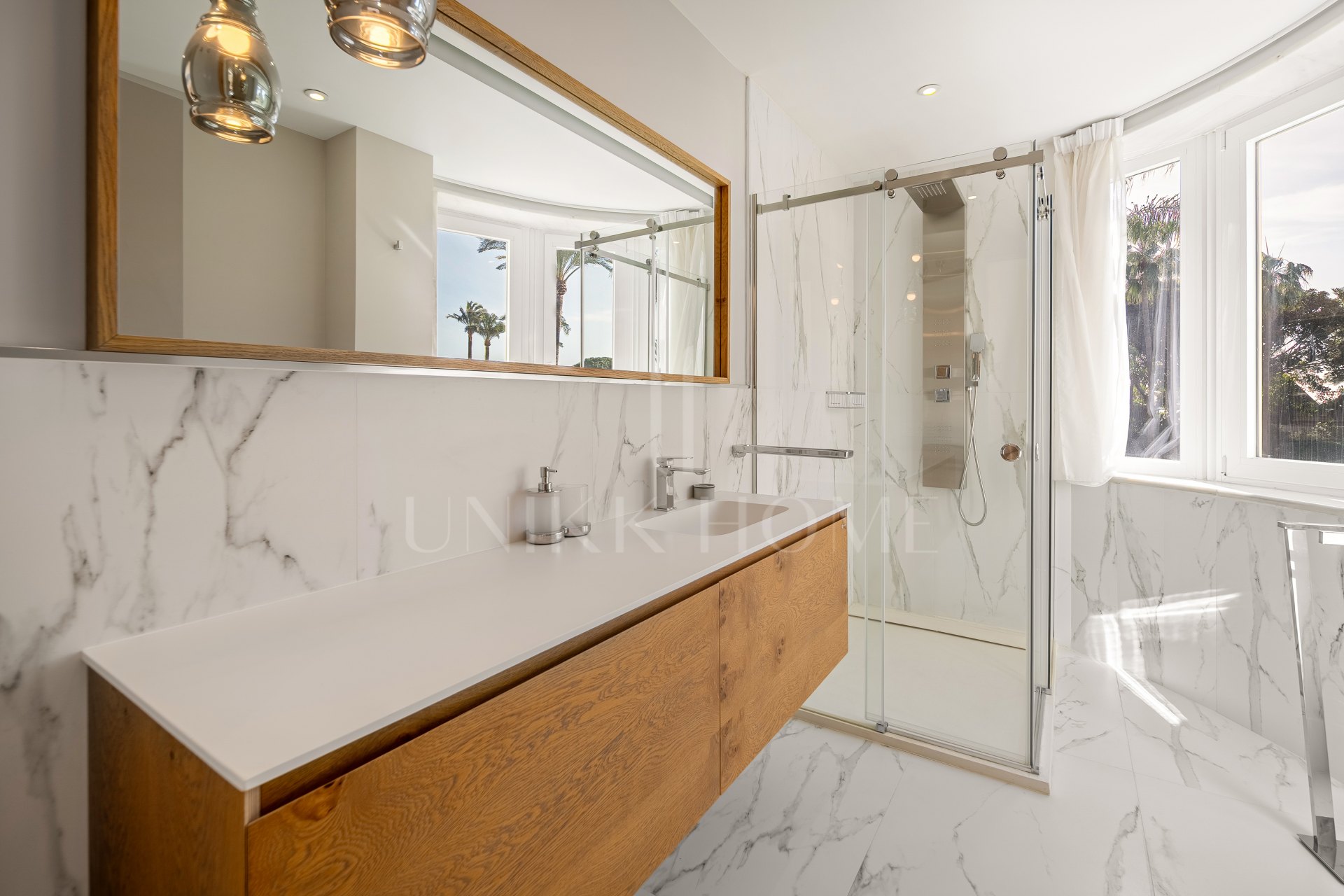 Splendid duplex in a historic residence in the center of Puerto Banus