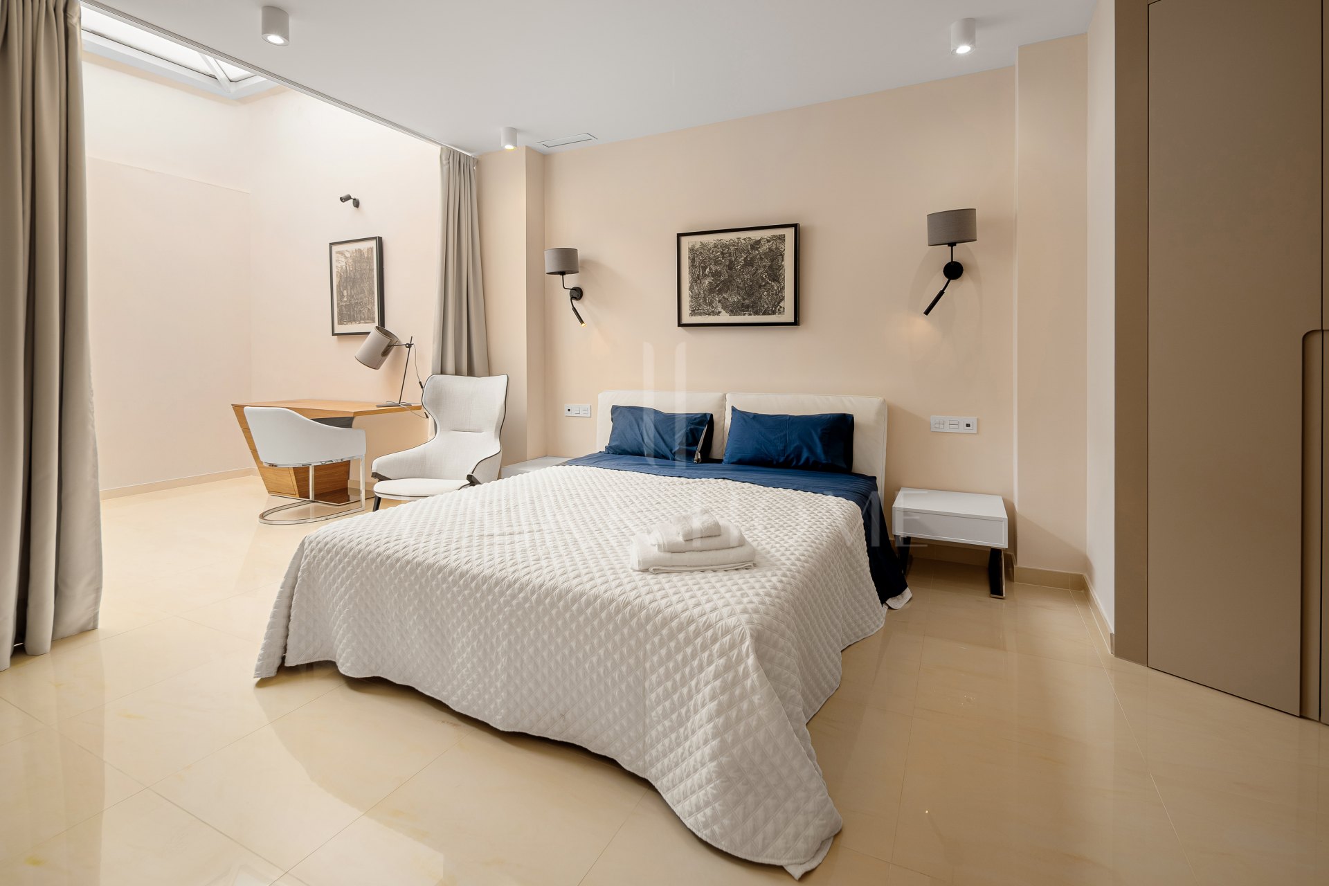 Splendid duplex in a historic residence in the center of Puerto Banus