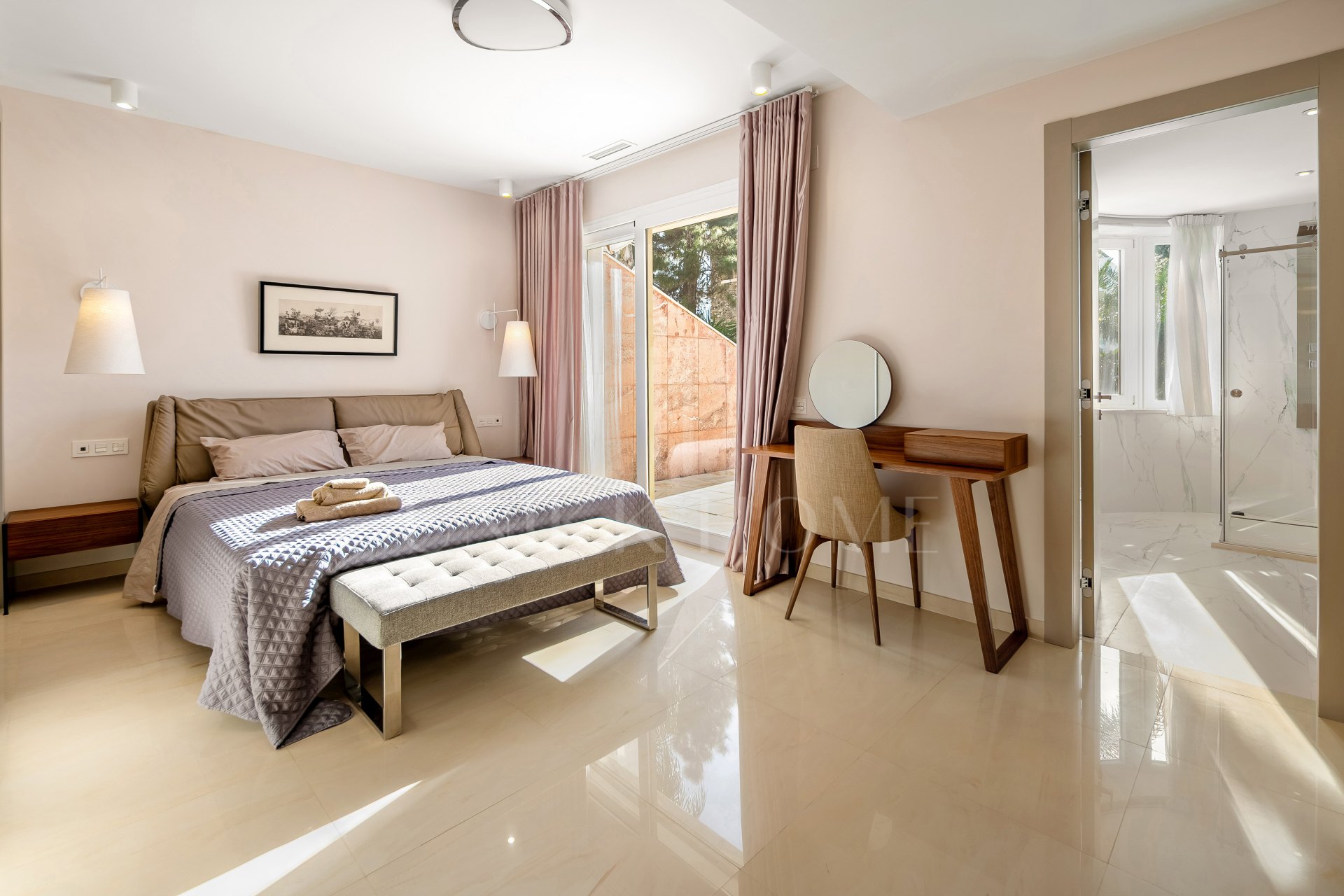 Splendid duplex in a historic residence in the center of Puerto Banus