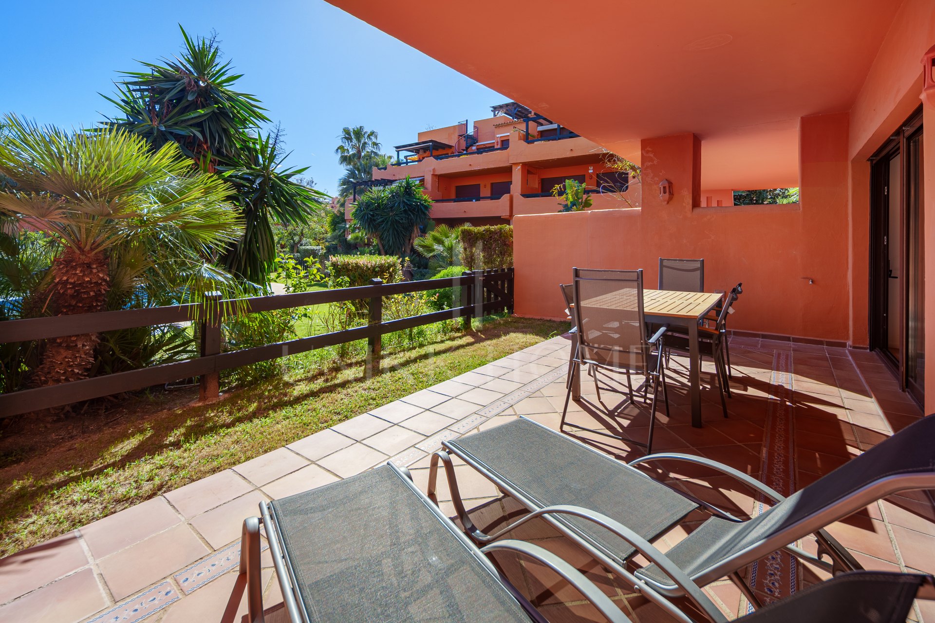 Renovated 2-Bedroom Apartment with Tourist License – 150m from the Sea