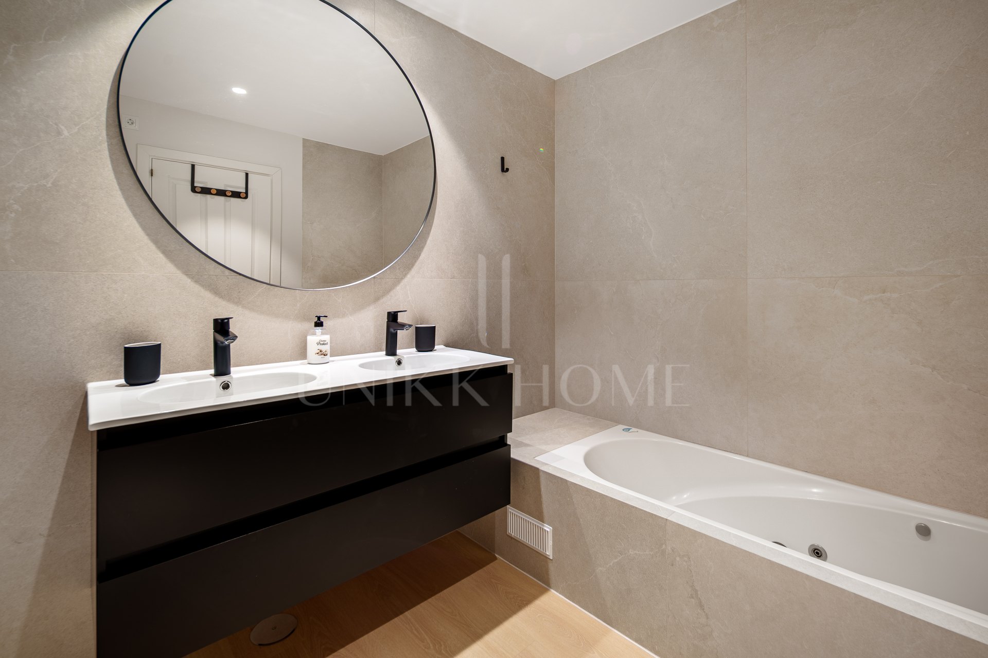 Renovated 2-Bedroom Apartment with Tourist License – 150m from the Sea