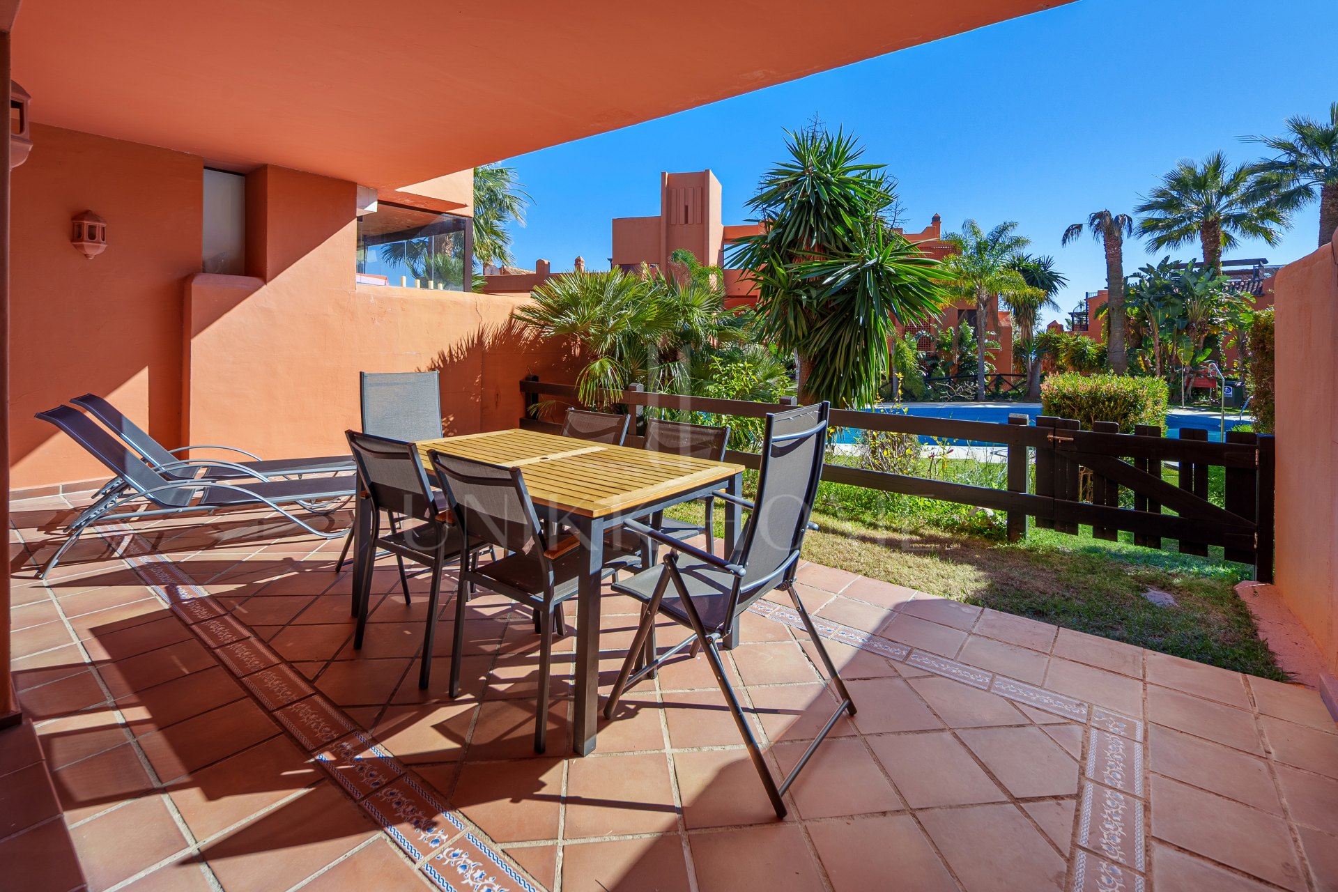 Renovated 2-Bedroom Apartment with Tourist License – 150m from the Sea