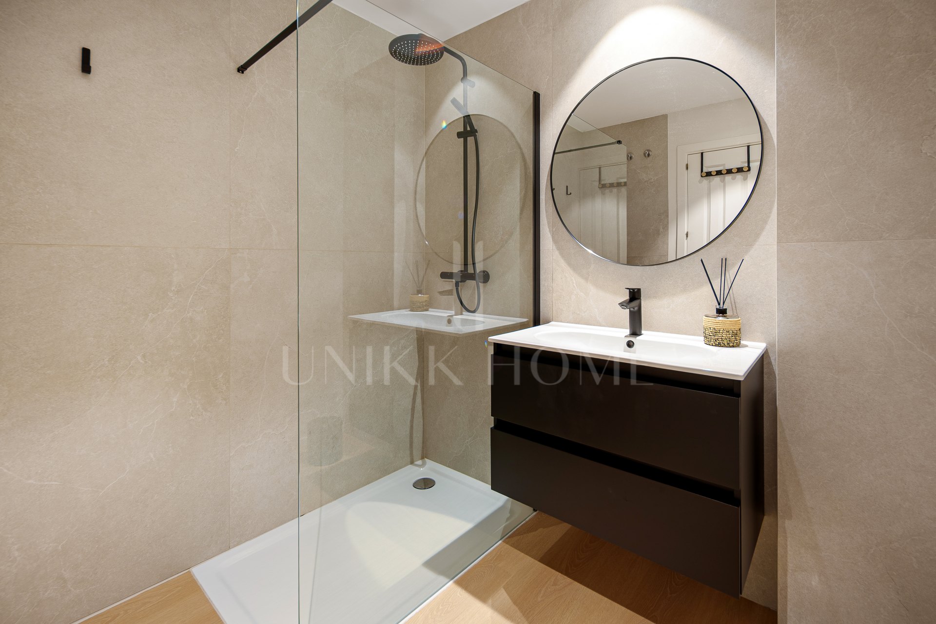 Renovated 2-Bedroom Apartment with Tourist License – 150m from the Sea