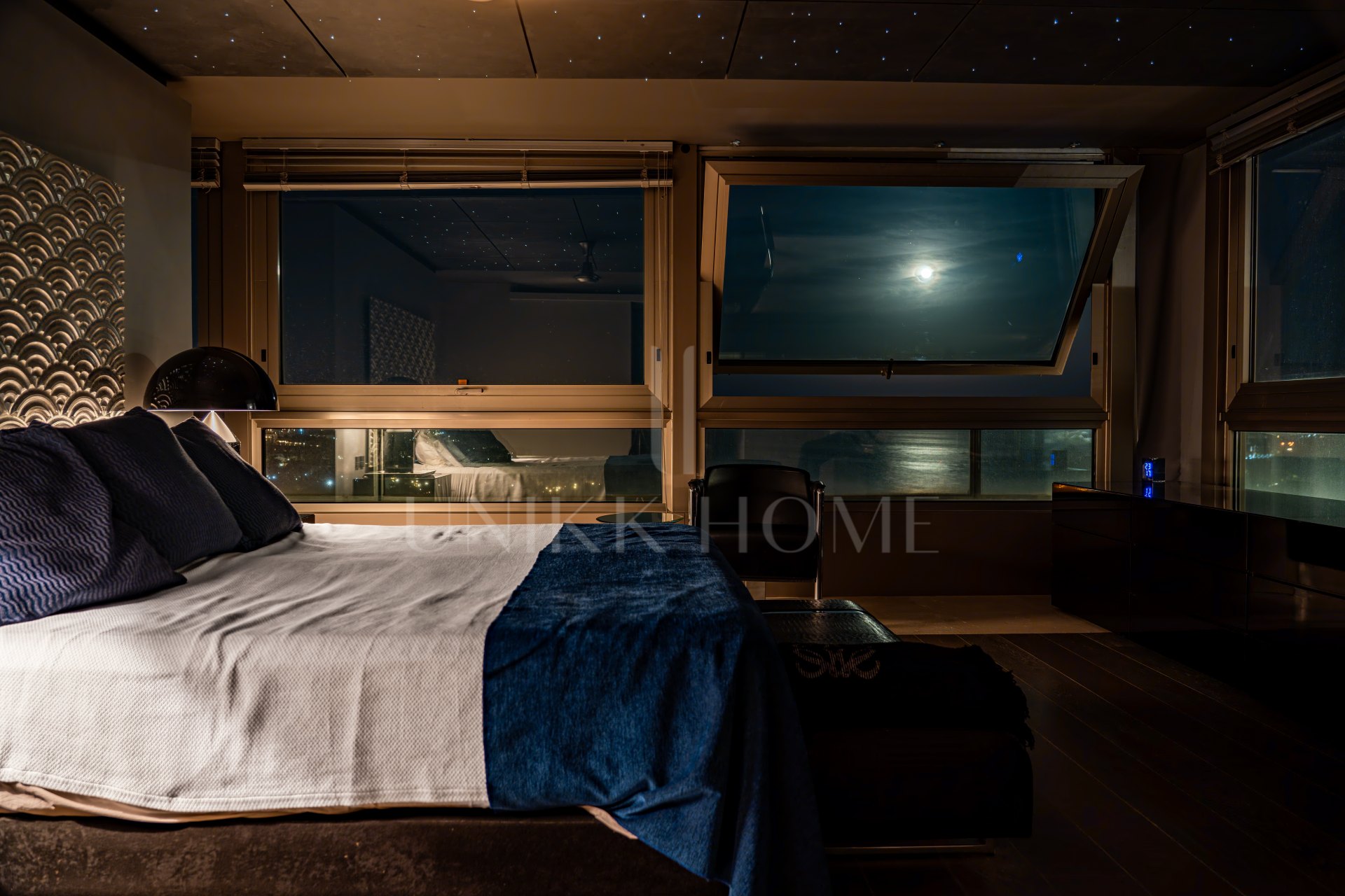 Espléndido ático contemporáneo con impresionantes vistas al mar