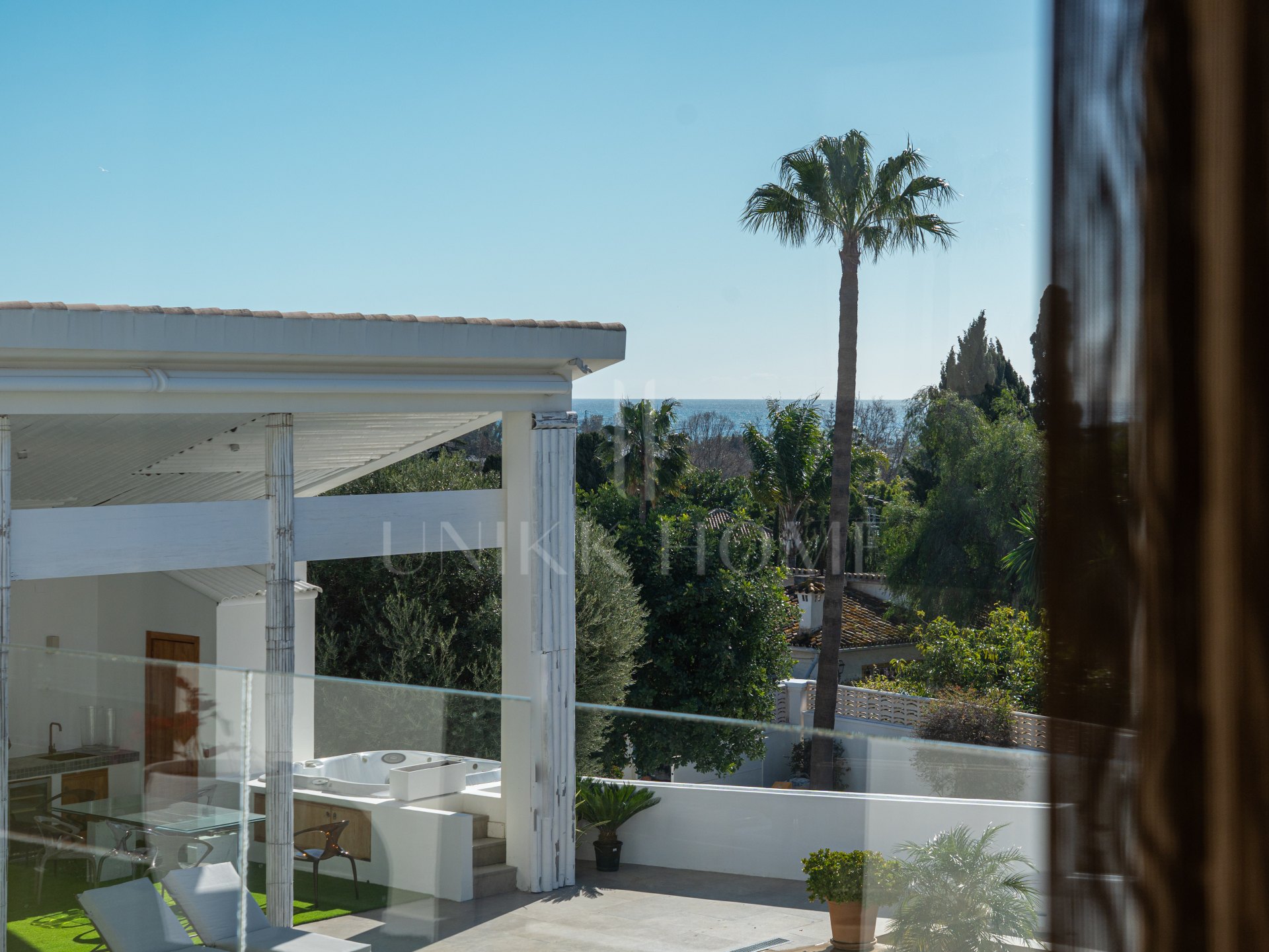 Villa Ultra Prime con Orientación Sur y Vistas al Mar y la Montaña