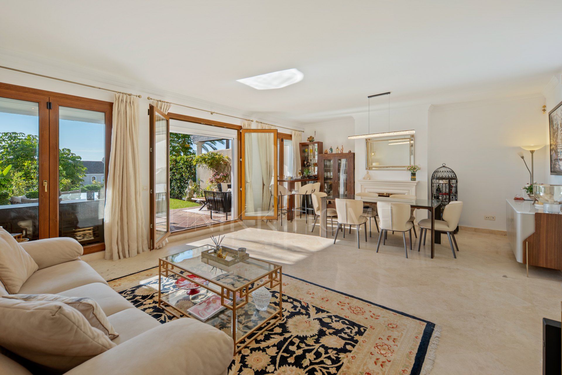 Charming 3-Bedroom Townhouse in El Paraíso Hills