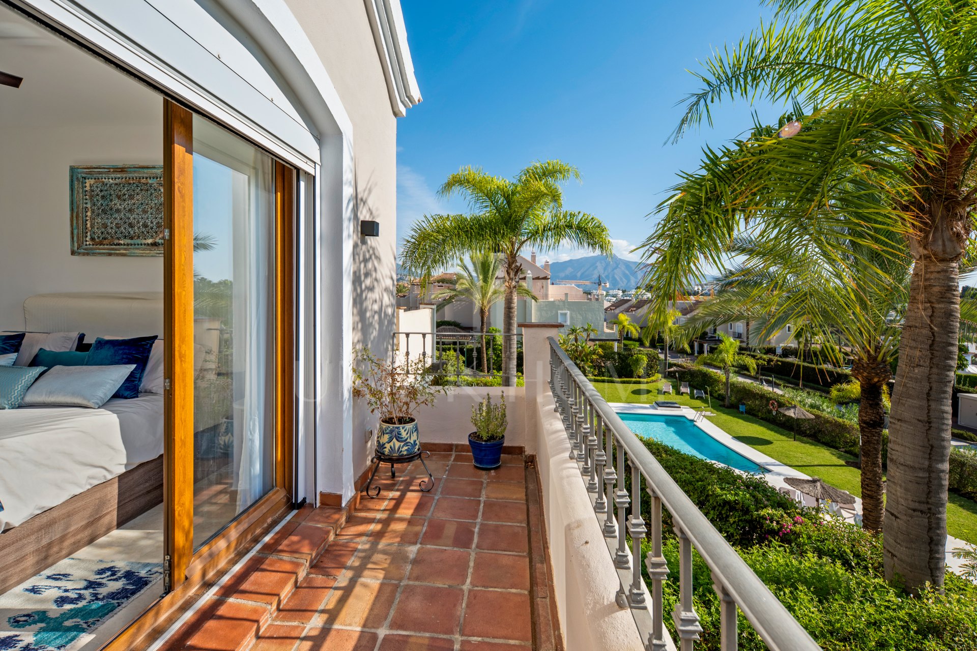Charming 3-Bedroom Townhouse in El Paraíso Hills
