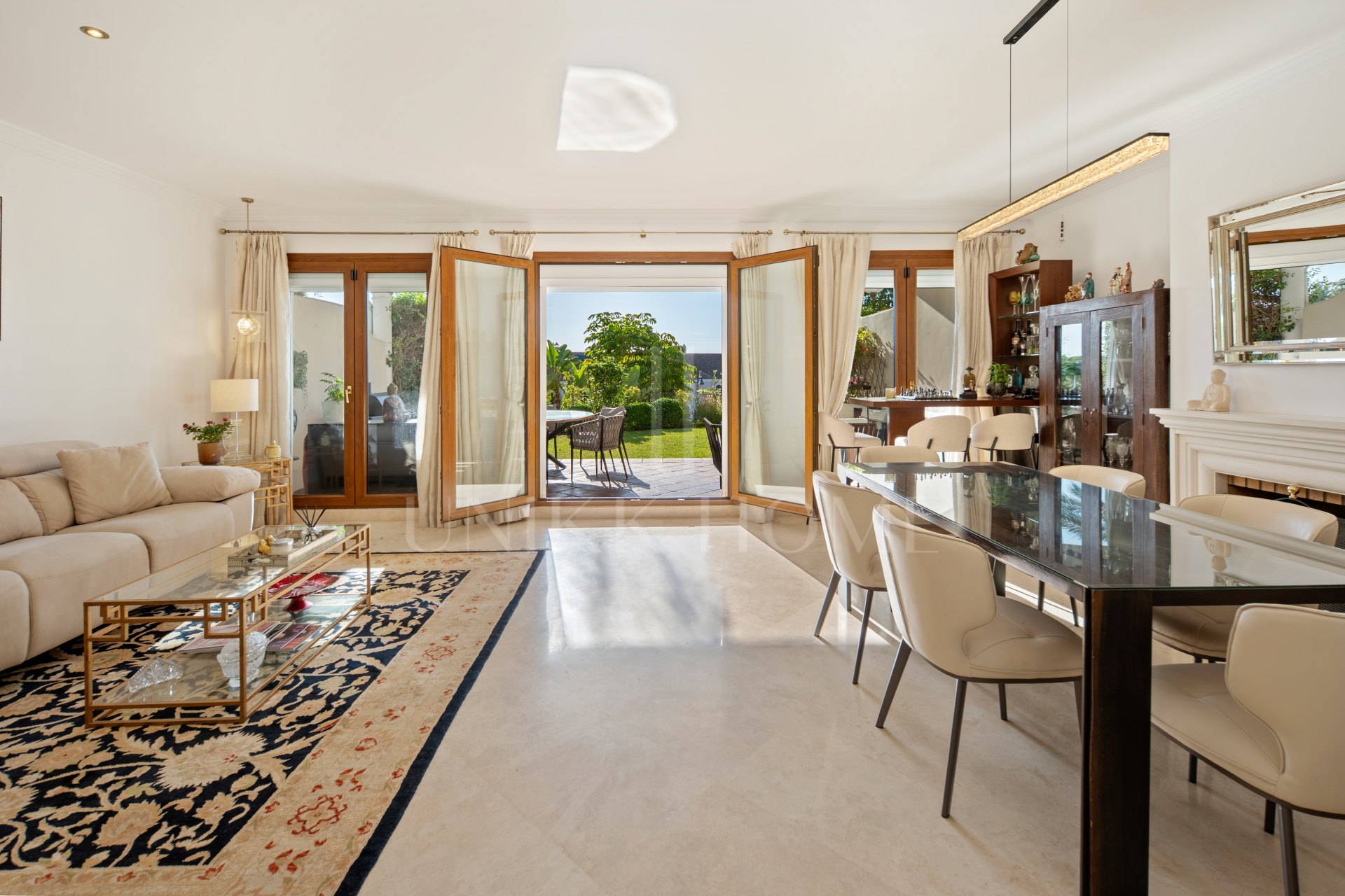 Charming 3-Bedroom Townhouse in El Paraíso Hills