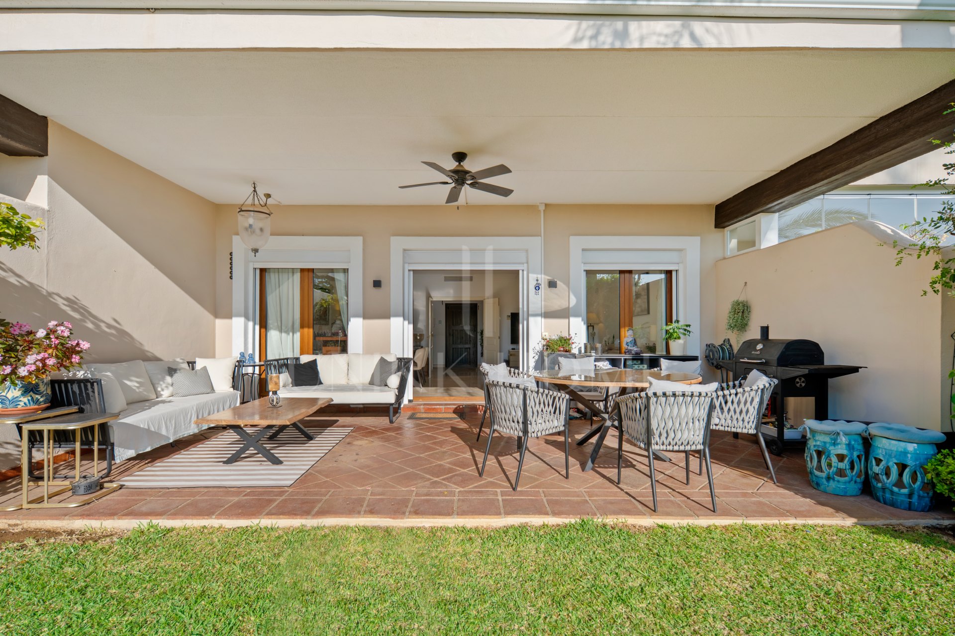 Charming 3-Bedroom Townhouse in El Paraíso Hills