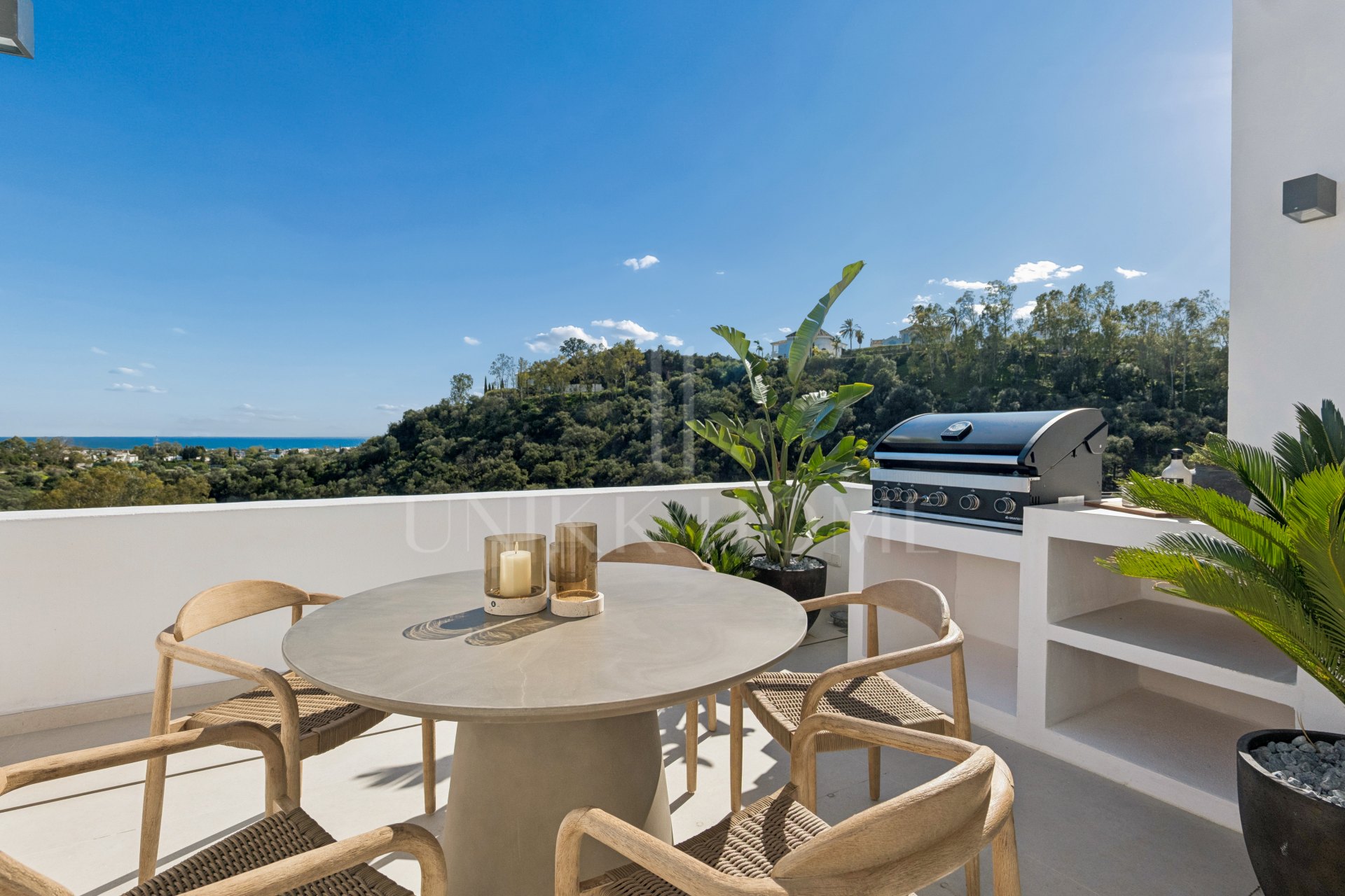 Vista Azul 4 - A Stylish Renovated 3-Bedroom South-Facing Penthouse with Stunning Sea & Mountain Views