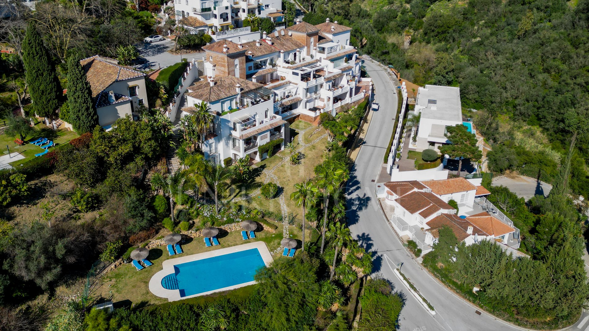 Vista Azul 4 - A Stylish Renovated 3-Bedroom South-Facing Penthouse with Stunning Sea & Mountain Views