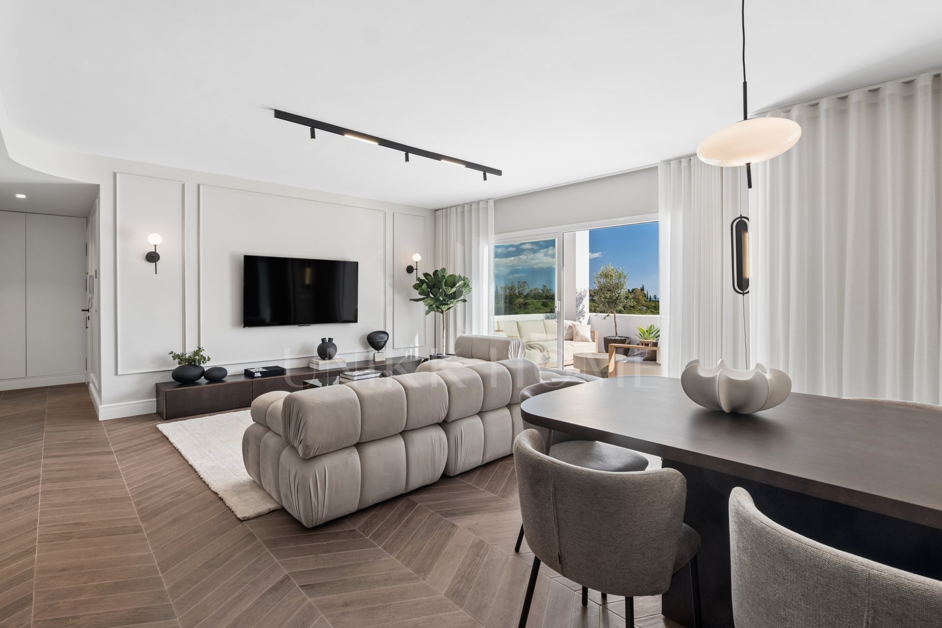 Vista Azul 4 - A Stylish Renovated 3-Bedroom South-Facing Penthouse with Stunning Sea & Mountain Views