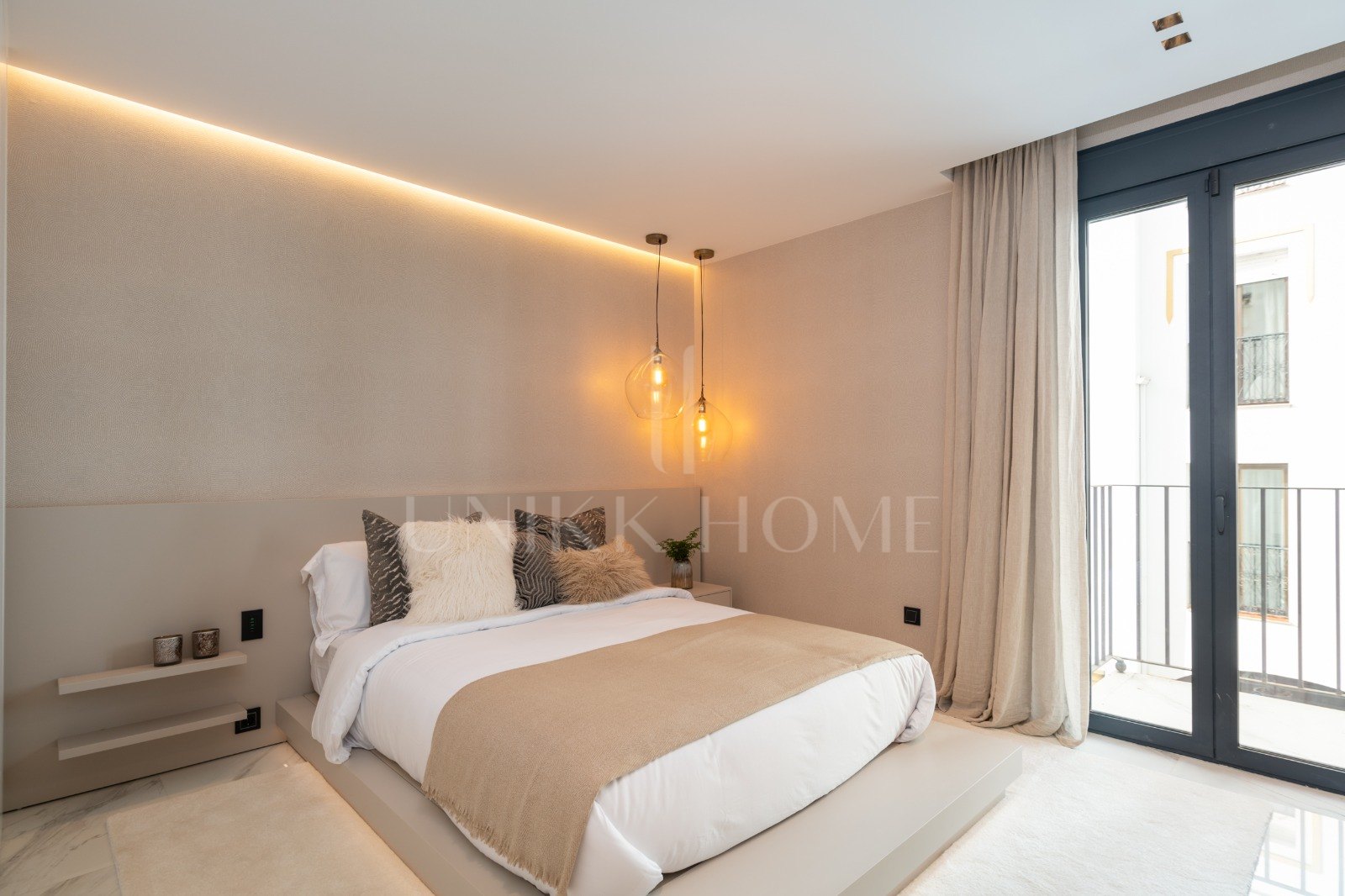 Luxury apartment front line Puerto Banus