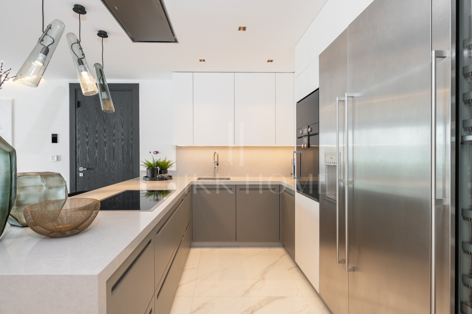 Luxury apartment front line Puerto Banus