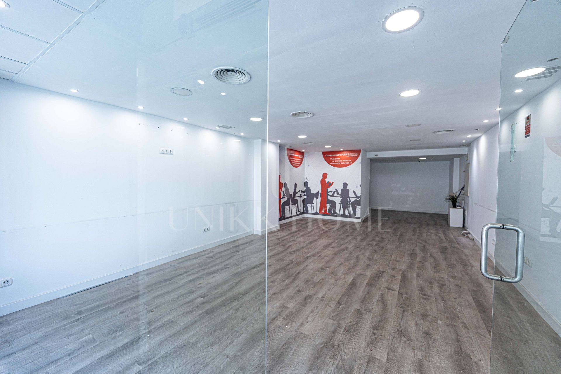 Commercial Premises for Sale on Ricardo Soriano Avenue, Marbella