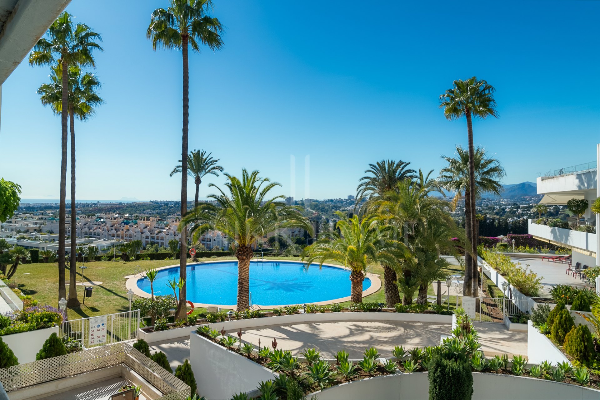 Exceptional Fully Refurbished 3-Bedroom Apartment on Marbella Golden Mile with Panoramic Sea Views