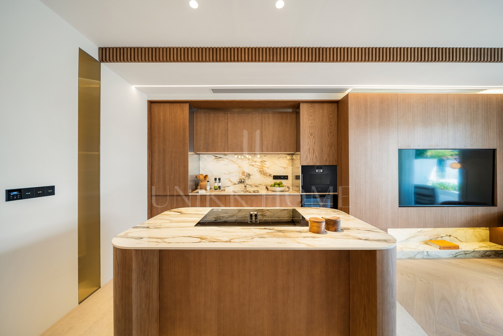 Exceptional Fully Refurbished 3-Bedroom Apartment on Marbella Golden Mile with Panoramic Sea Views