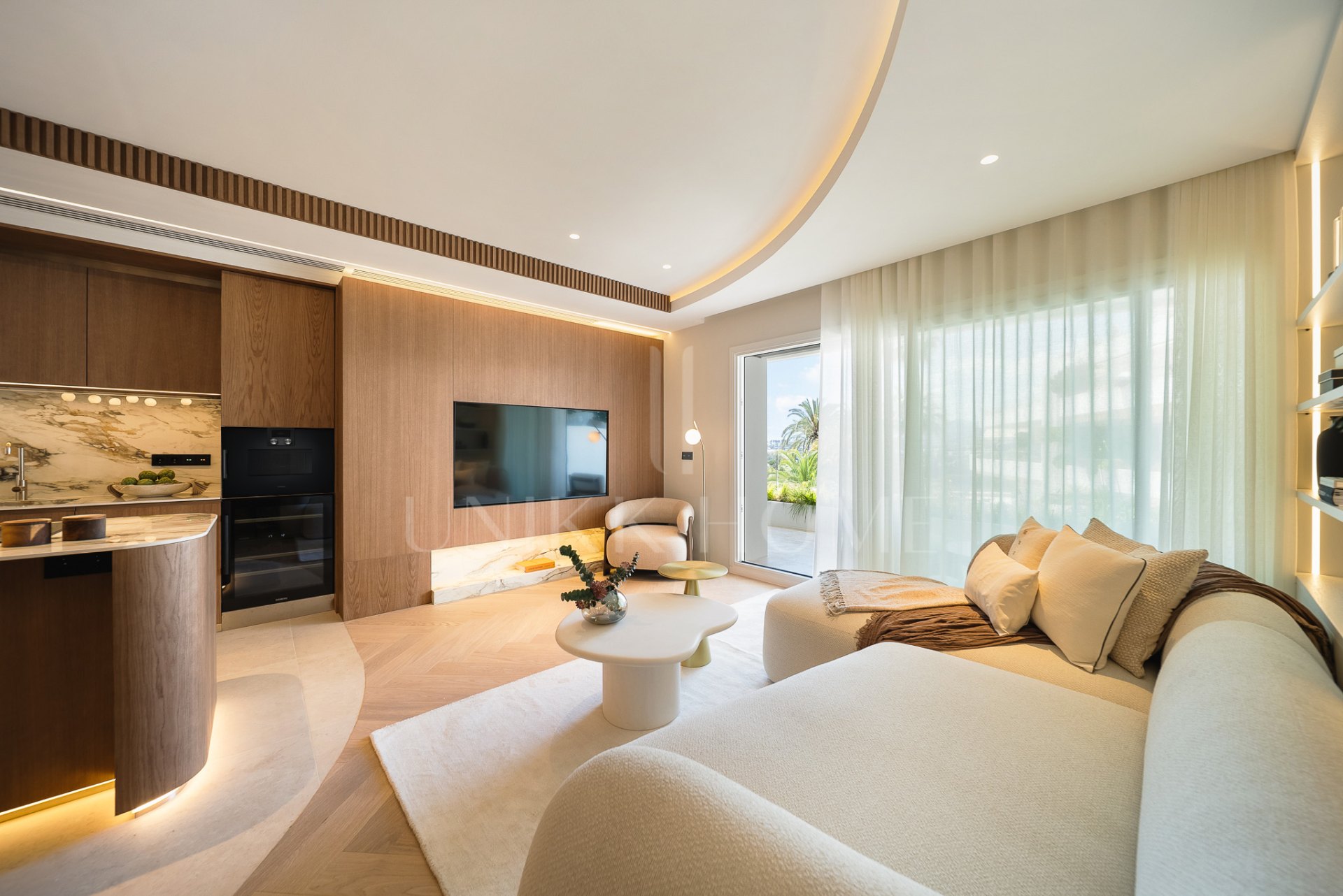 Exceptional Fully Refurbished 3-Bedroom Apartment on Marbella Golden Mile with Panoramic Sea Views