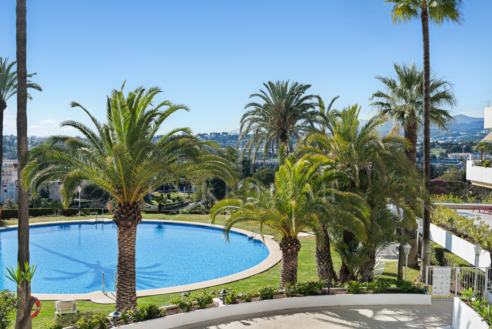 Exceptional Fully Refurbished 3-Bedroom Apartment on Marbella Golden Mile with Panoramic Sea Views