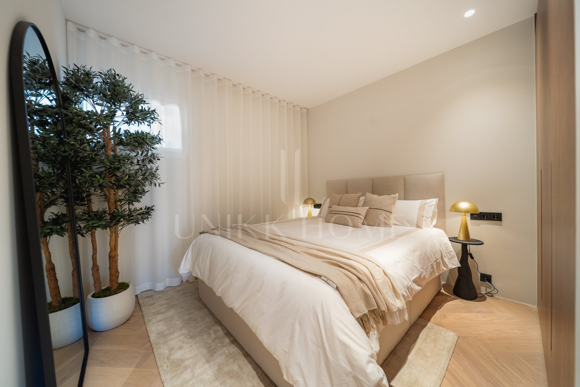 Exceptional Fully Refurbished 3-Bedroom Apartment on Marbella Golden Mile with Panoramic Sea Views