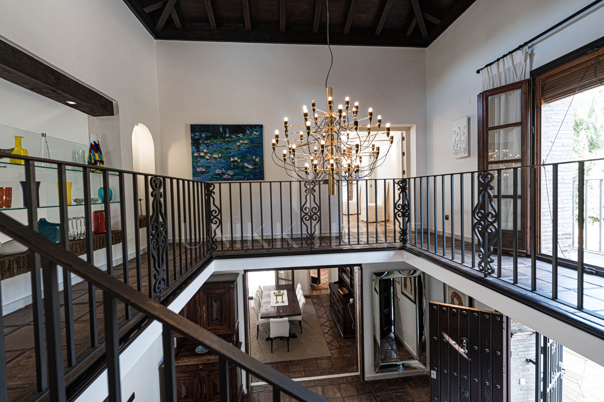 Elegante casa andaluza con vistas al golf en El Paraíso