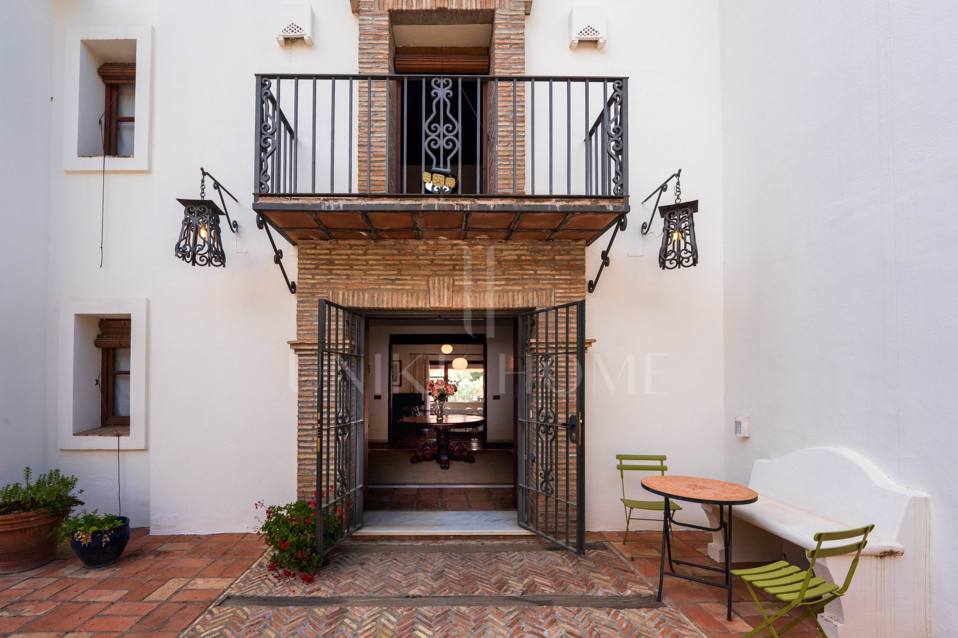 Elegante casa andaluza con vistas al golf en El Paraíso