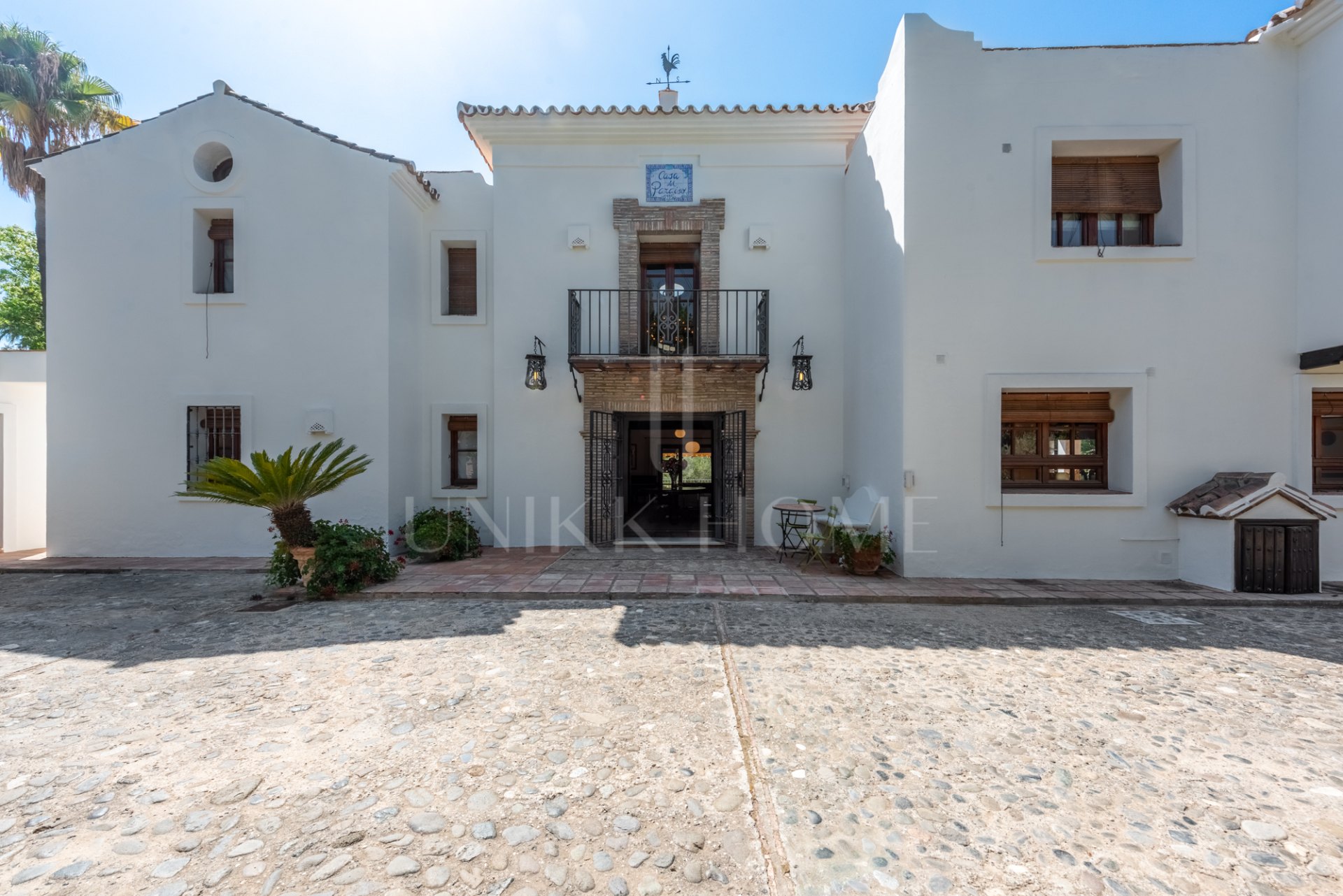 Elegante casa andaluza con vistas al golf en El Paraíso