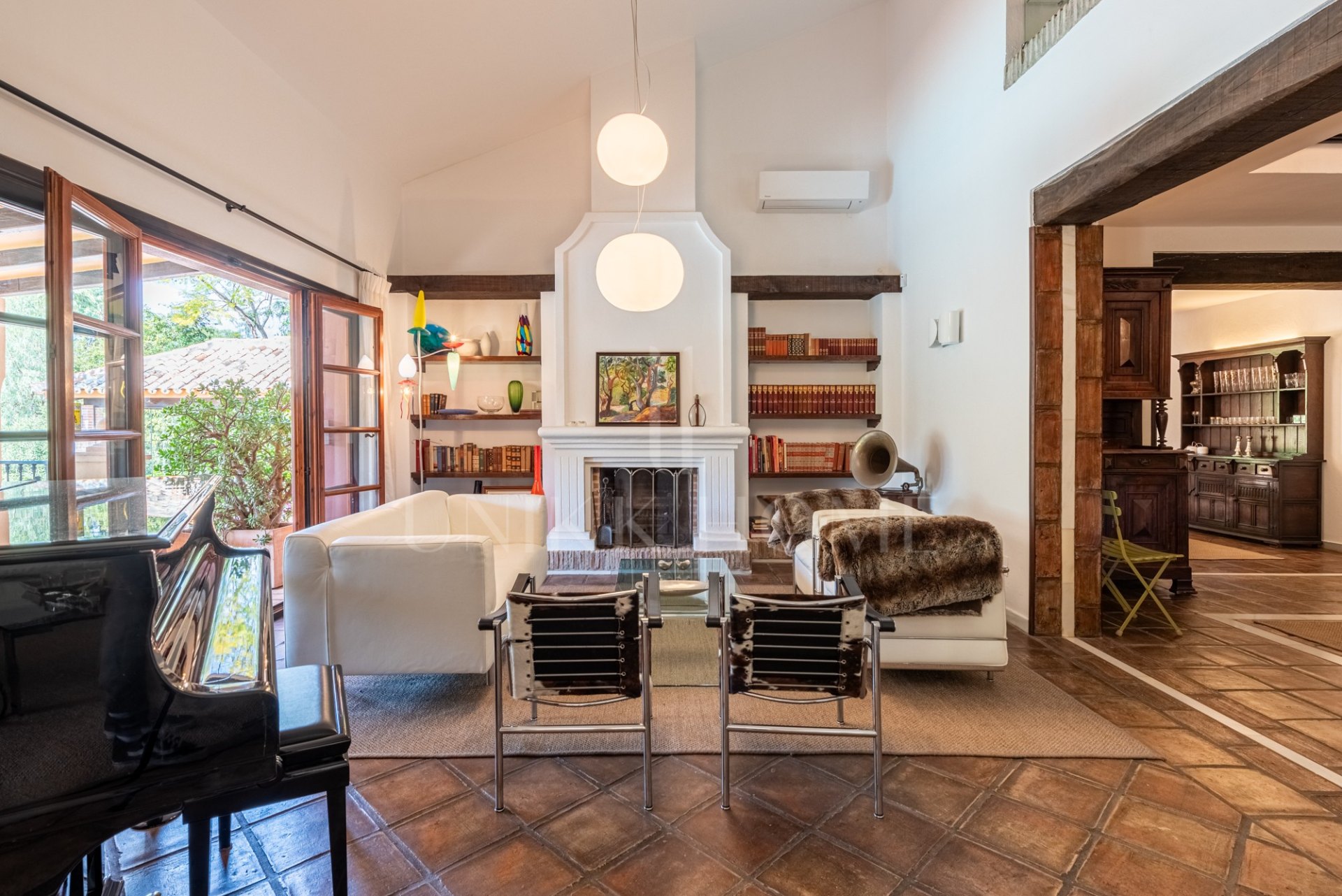 Elegante casa andaluza con vistas al golf en El Paraíso