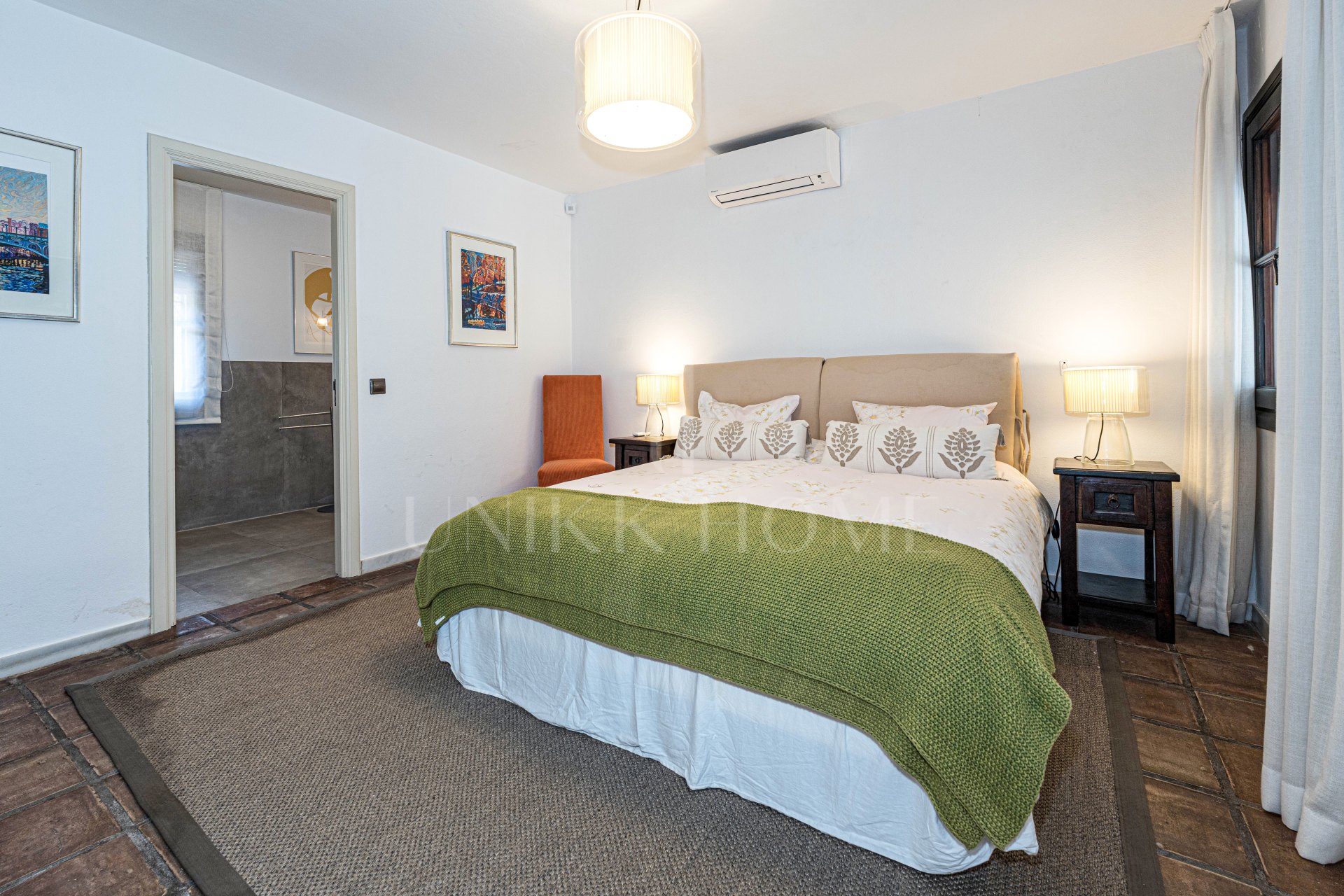 Elegante casa andaluza con vistas al golf en El Paraíso