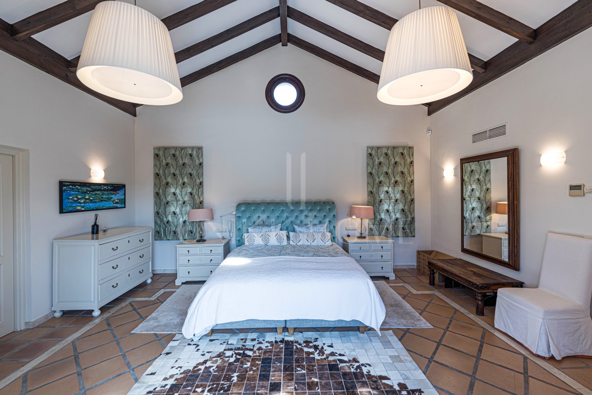 Elegante casa andaluza con vistas al golf en El Paraíso
