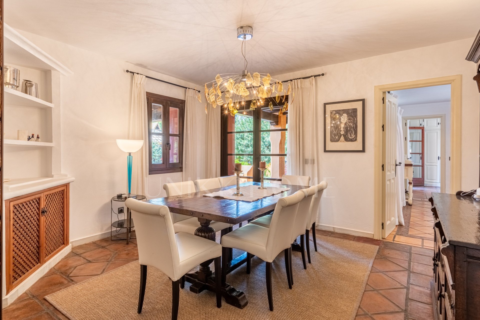 Elegante casa andaluza con vistas al golf en El Paraíso
