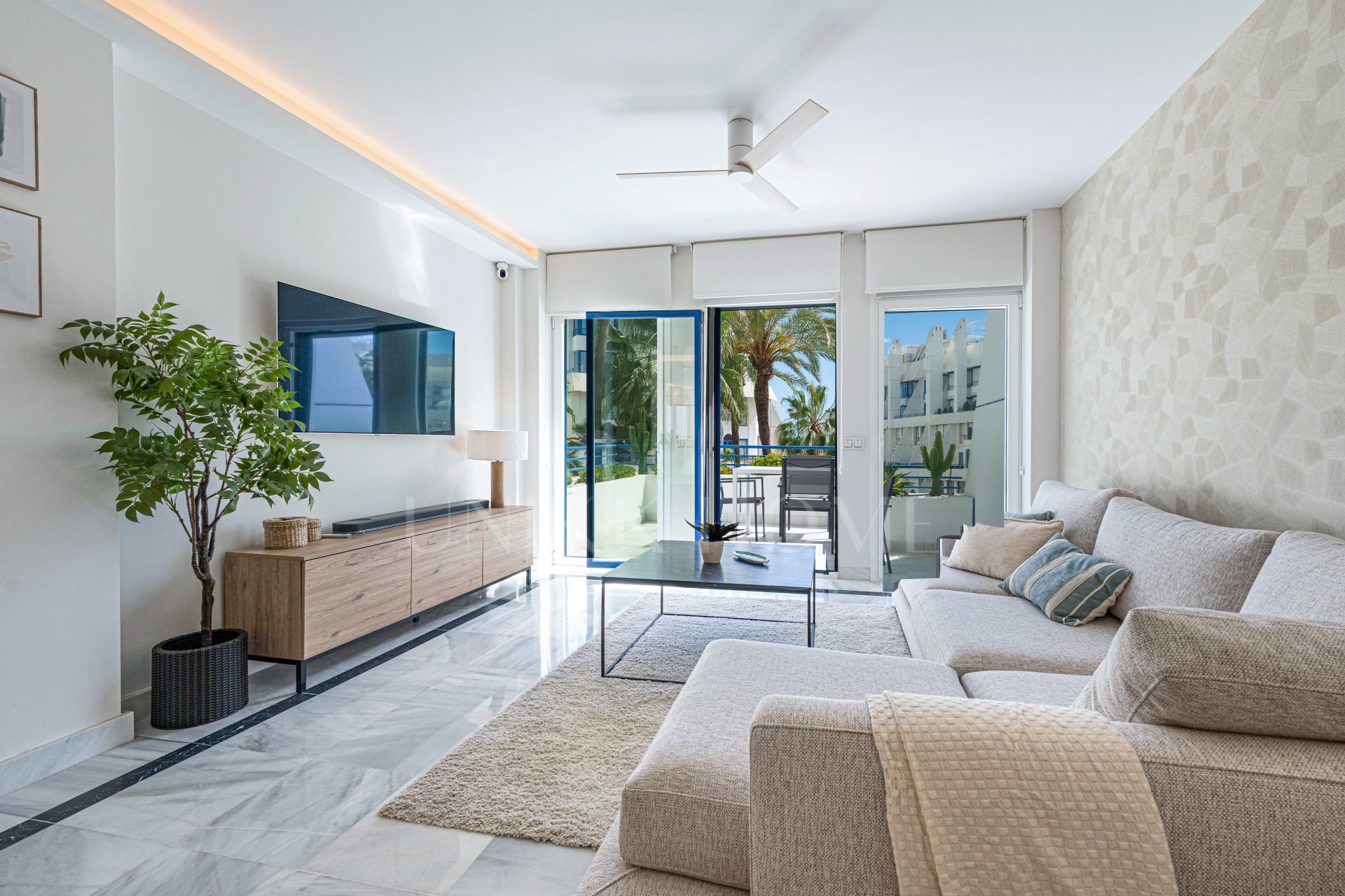 Marbella centro, apartamento dúplex completamente reformado en urbanización cerrada con 24 h seguridad