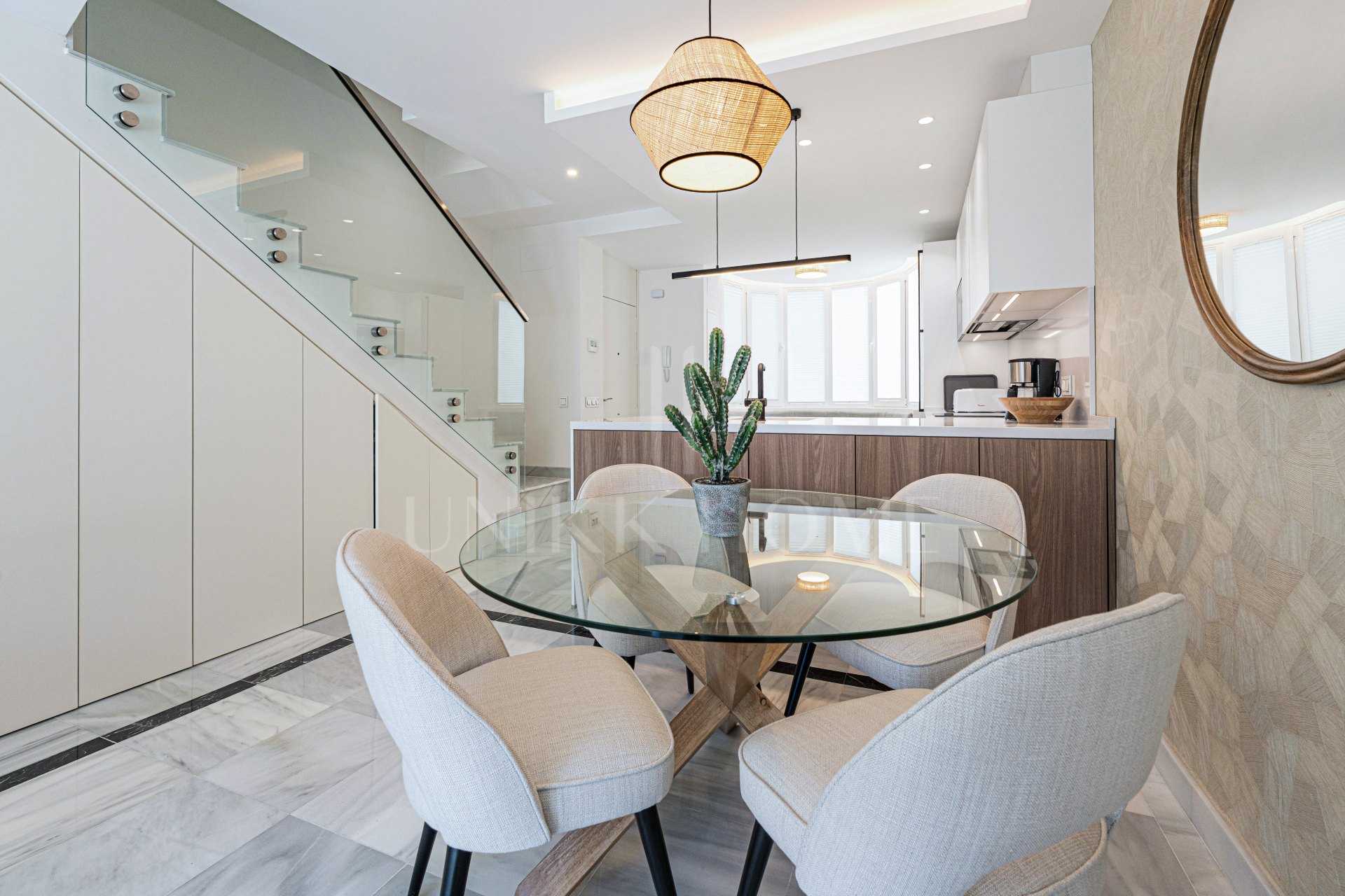 Marbella centro, apartamento dúplex completamente reformado en urbanización cerrada con 24 h seguridad